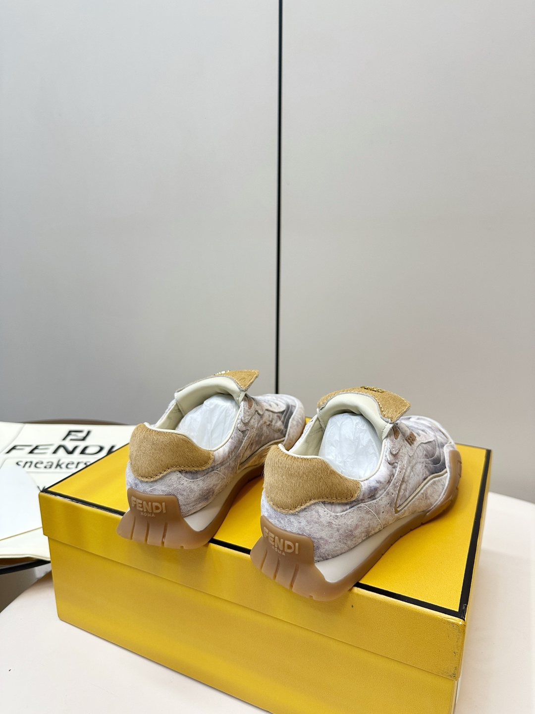 Fendi Male Sneakers Lightweight S