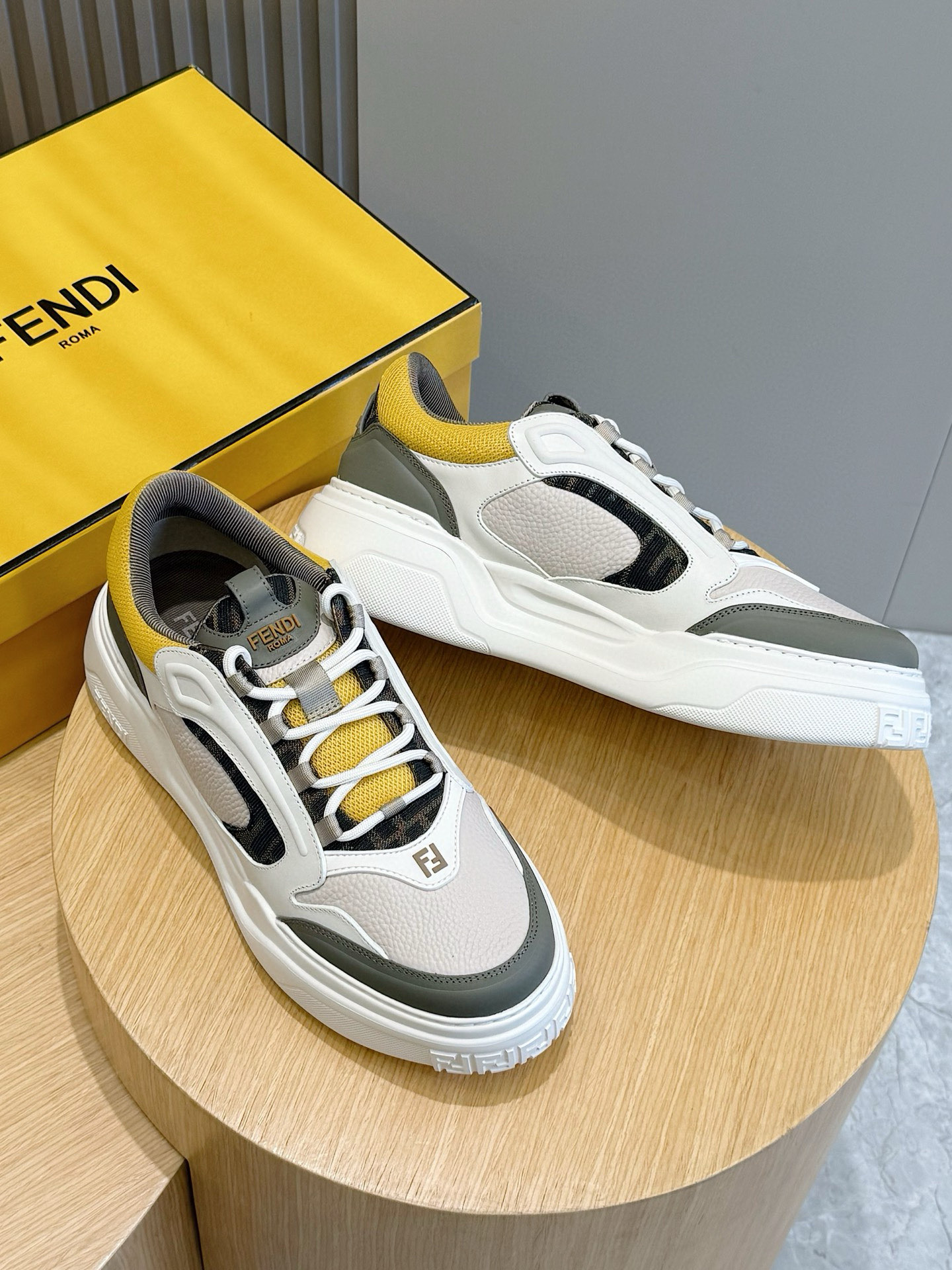 Fendi Sneakers White M-s