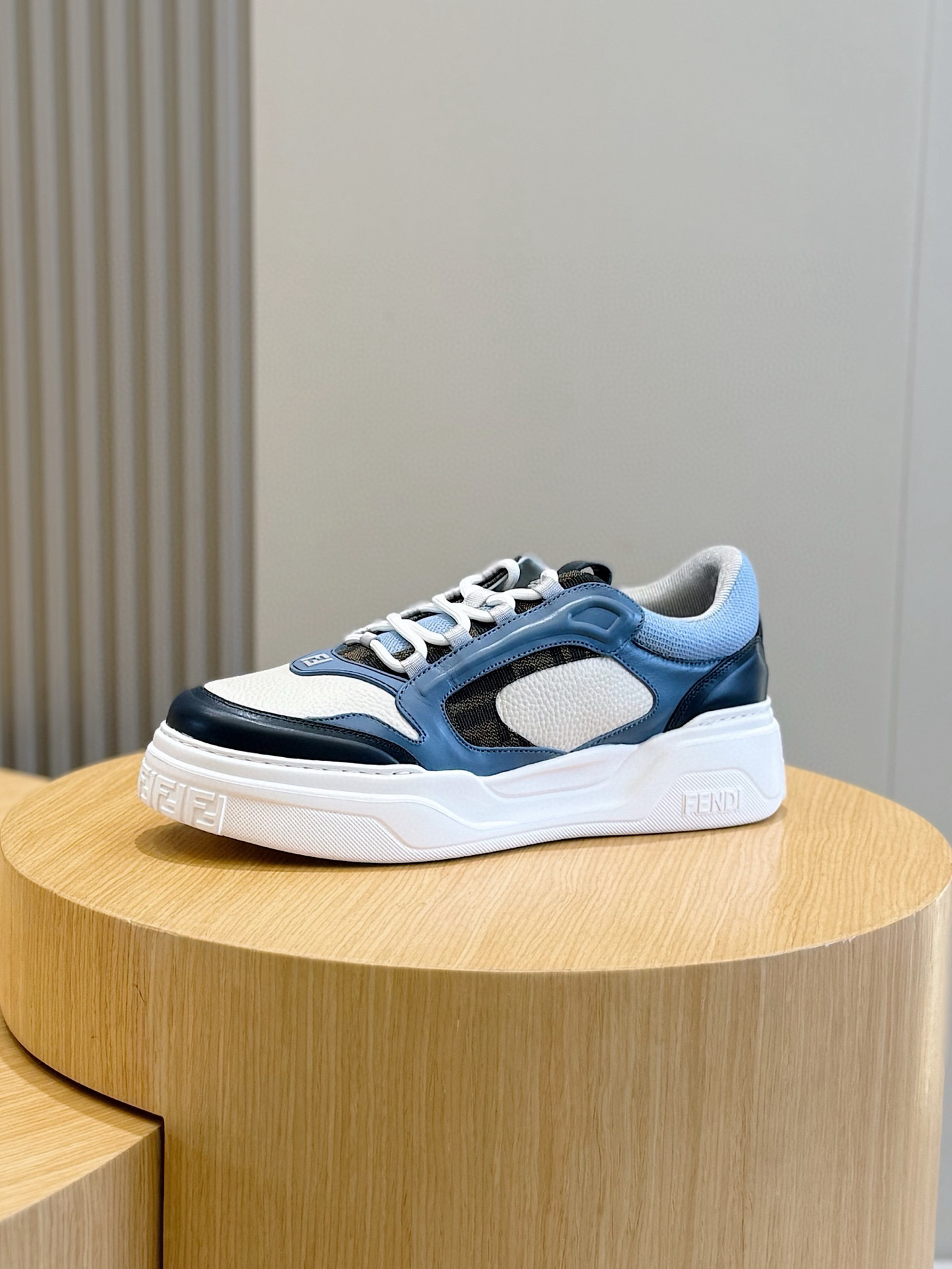 Fendi Sneakers White M-s