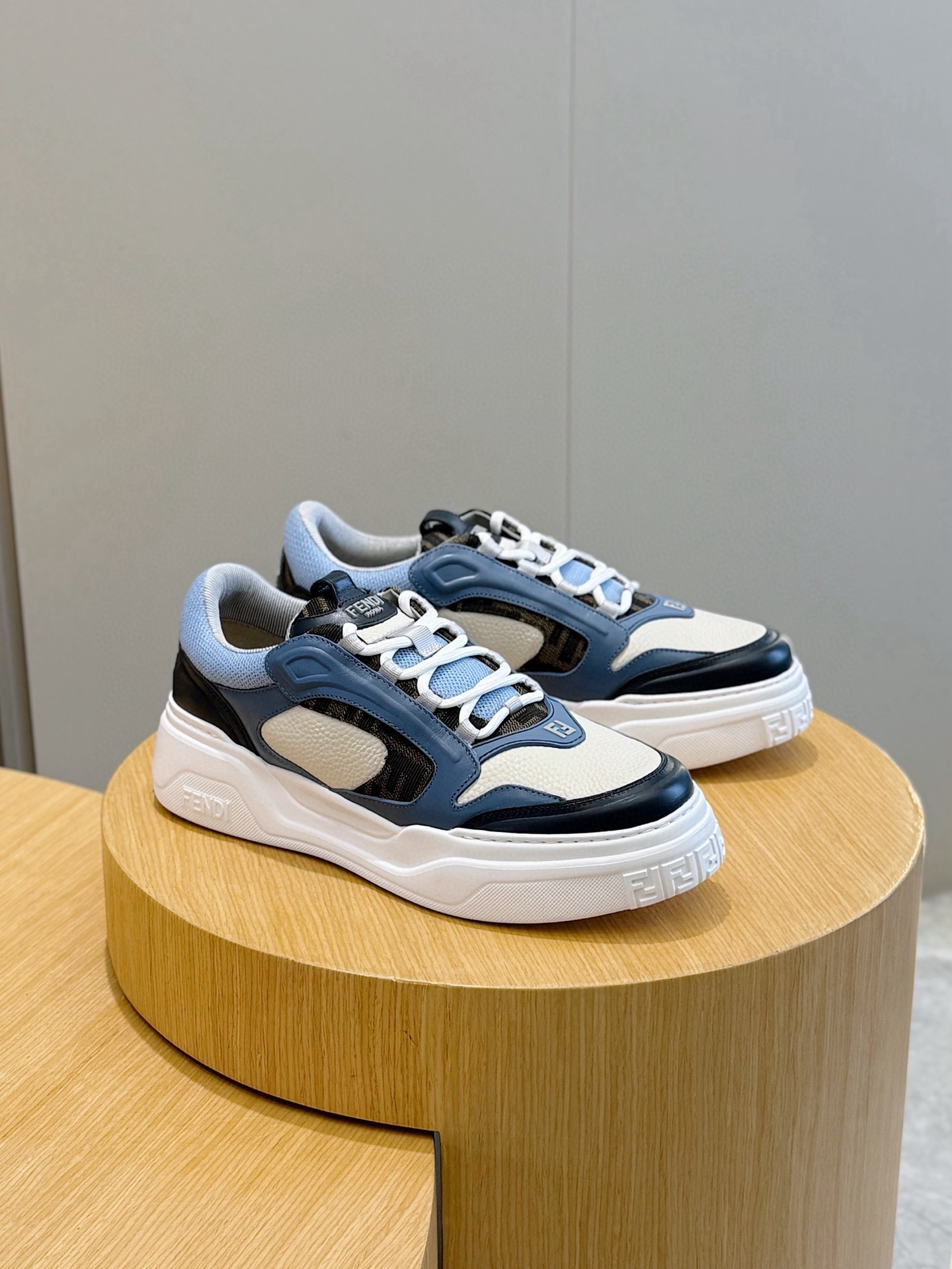 Fendi Sneakers White M-s