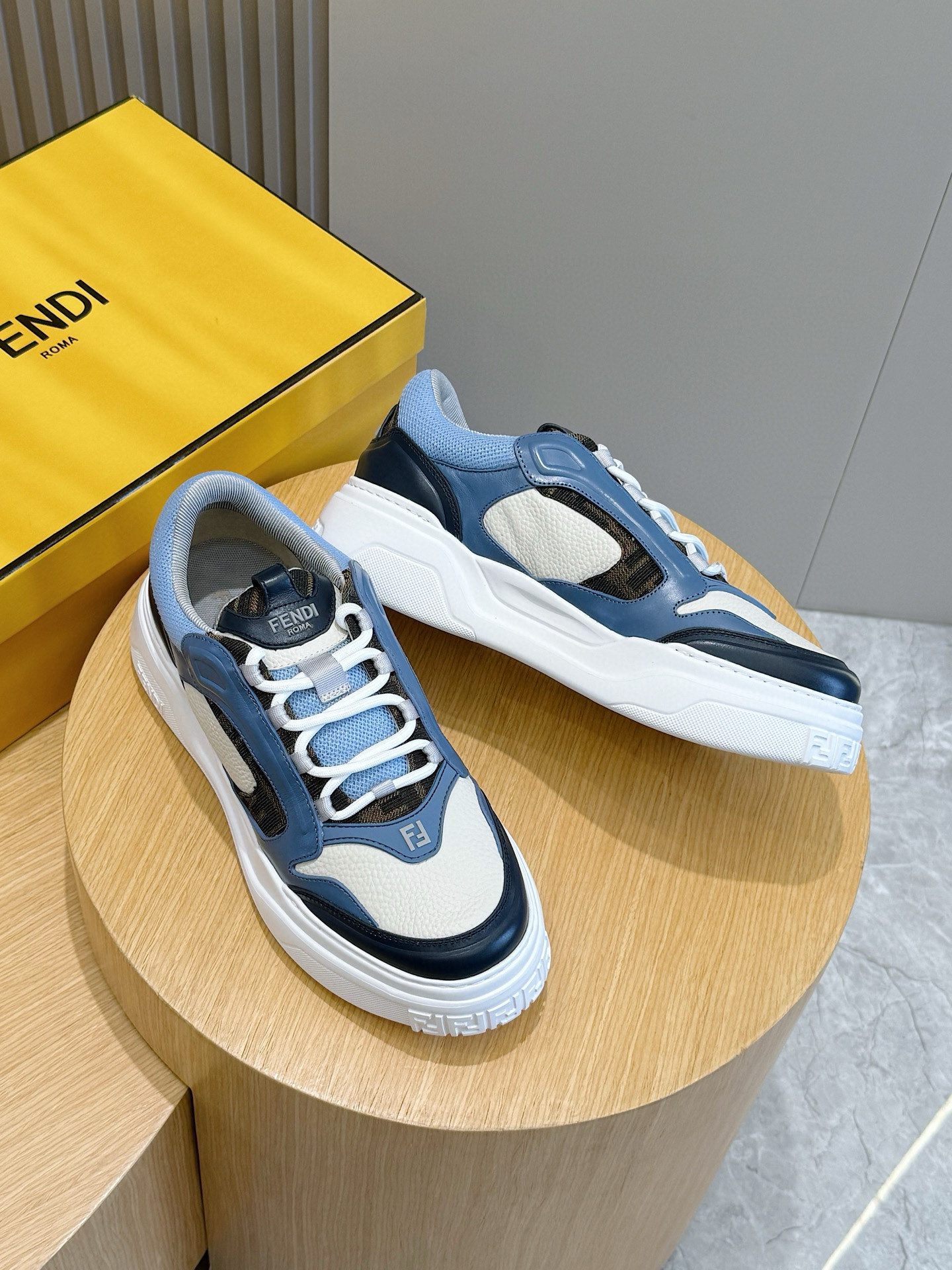 Fendi Sneakers White M-s