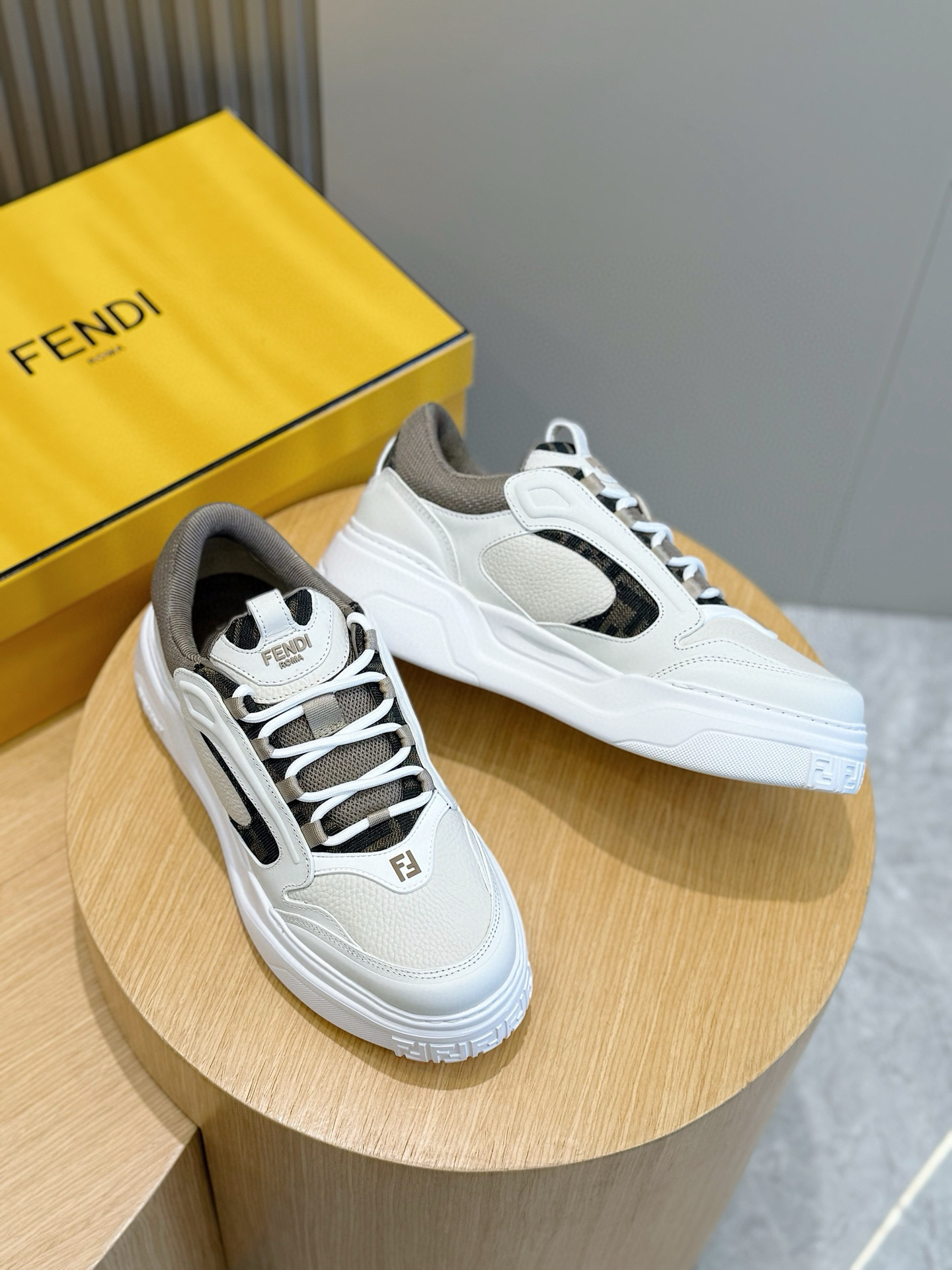 Fendi Sneakers White M-s