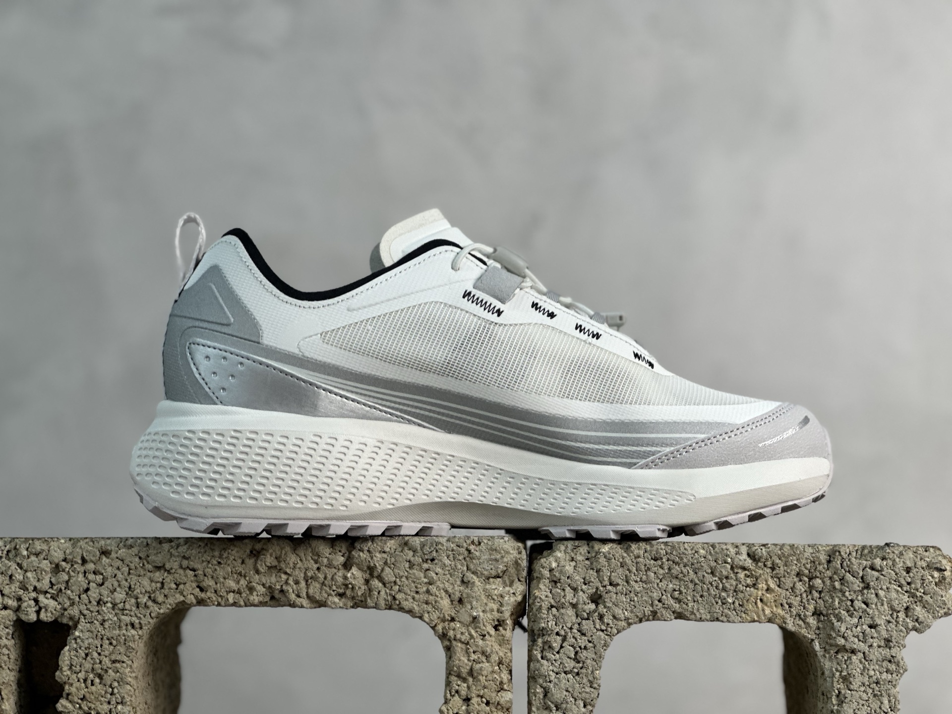 Basic Shoes Breathable L