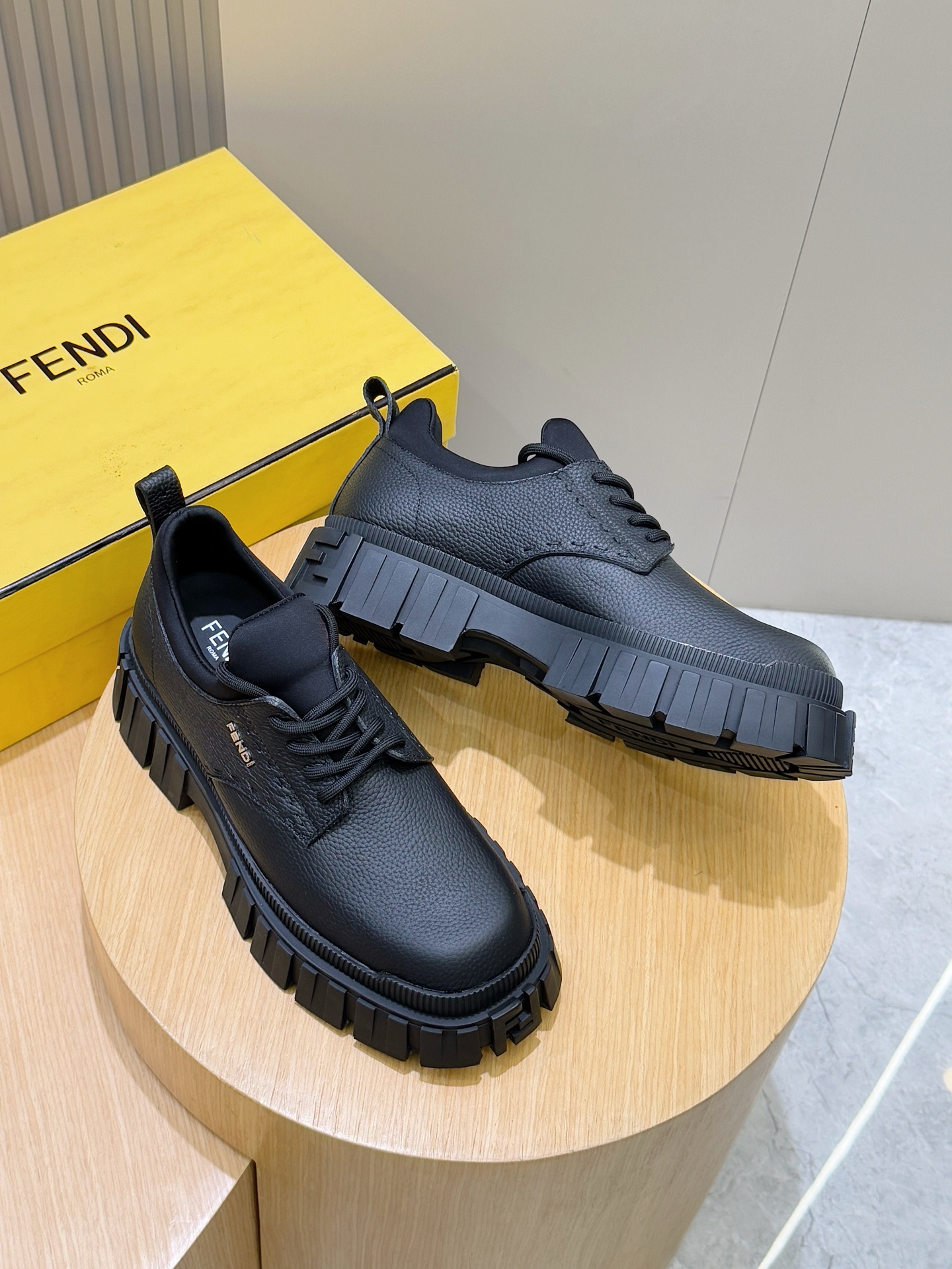 Basic Shoes Black L-s