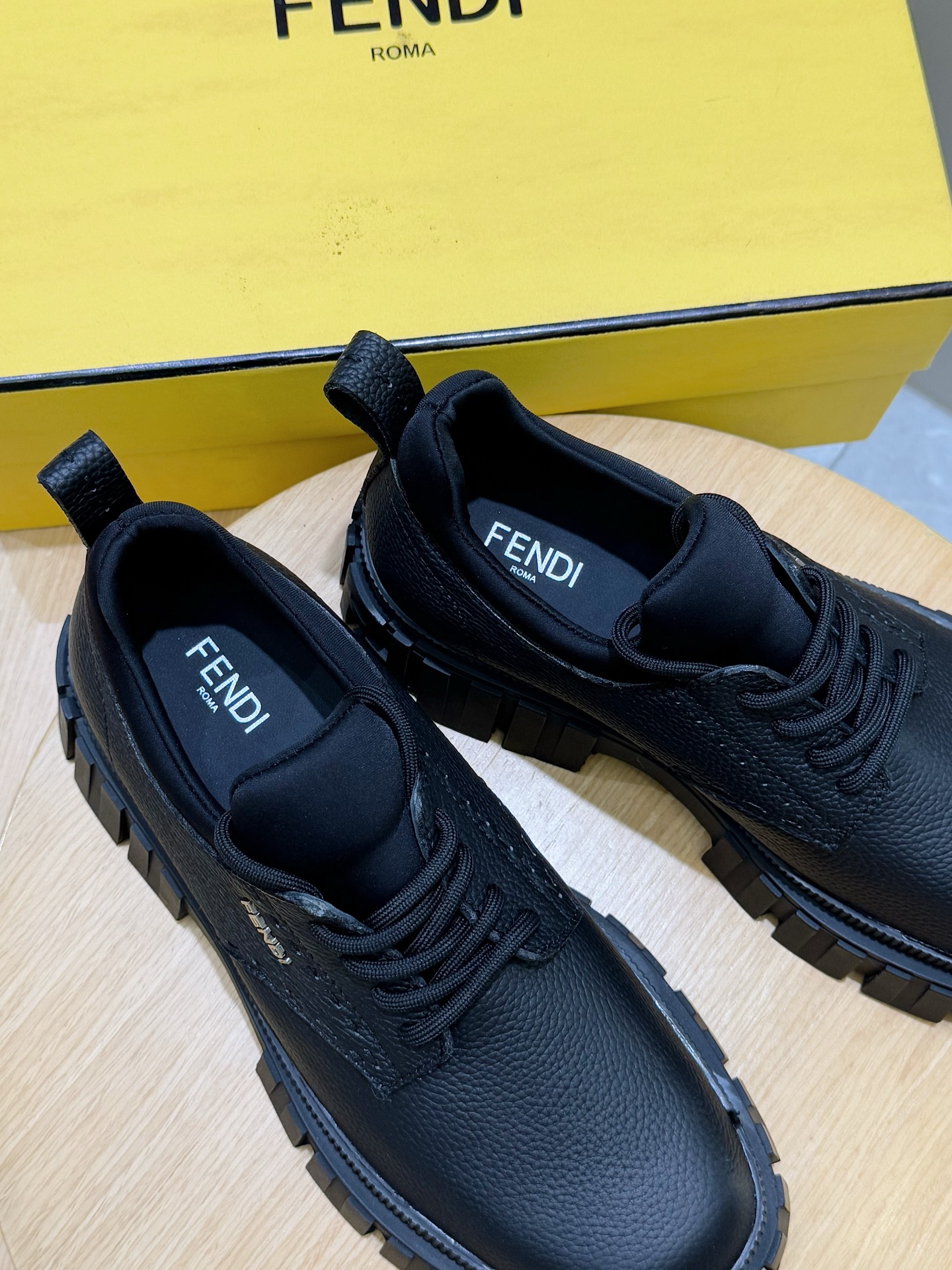 Basic Shoes Black L-s