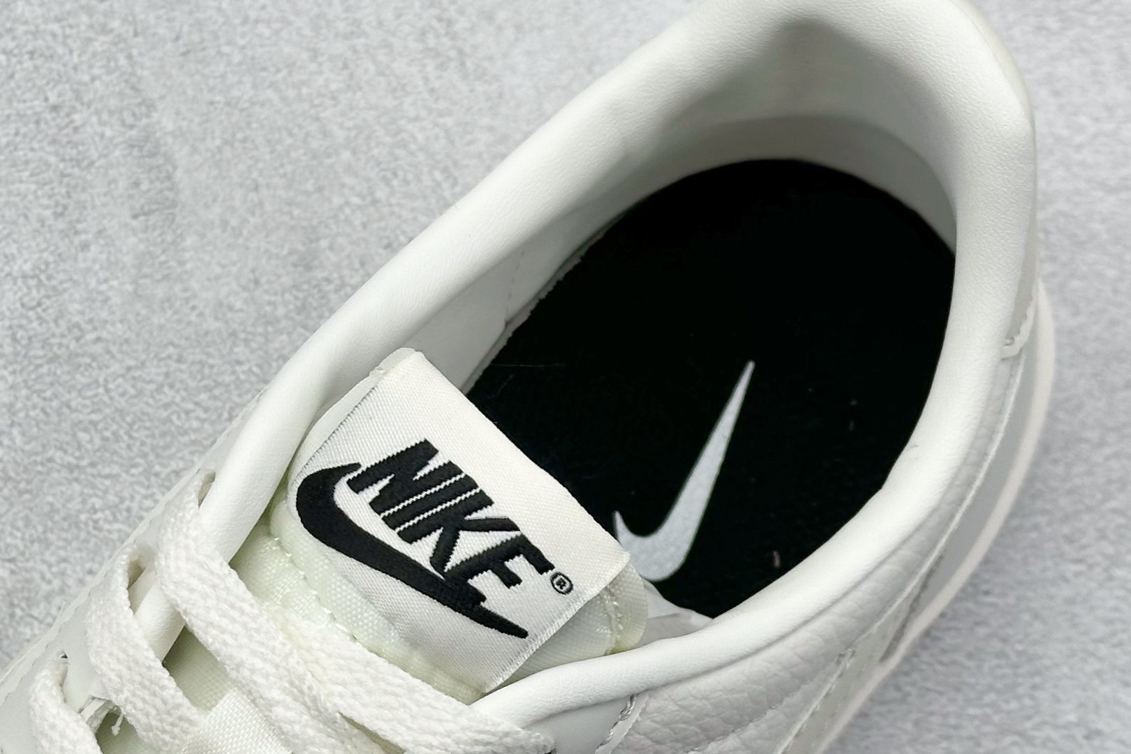 Nike Board Shoes White L-s