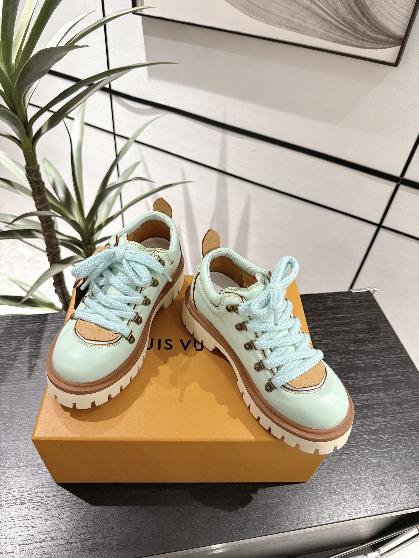 Louis Vuitton Slippers M-l-s