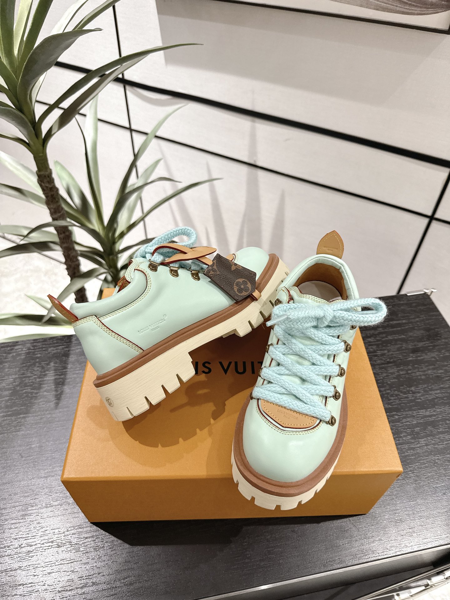 Louis Vuitton Slippers M-l-s