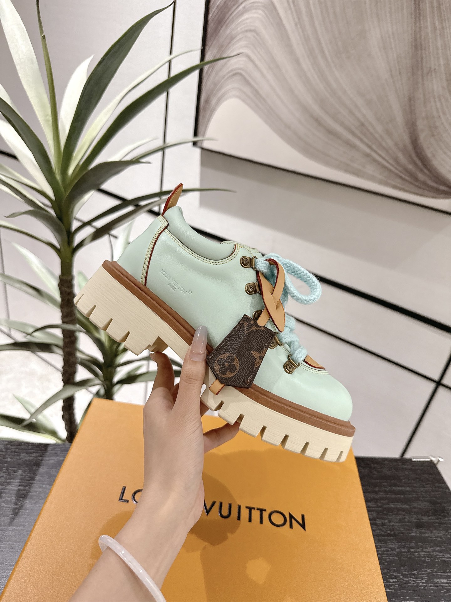 Louis Vuitton Slippers M-l-s