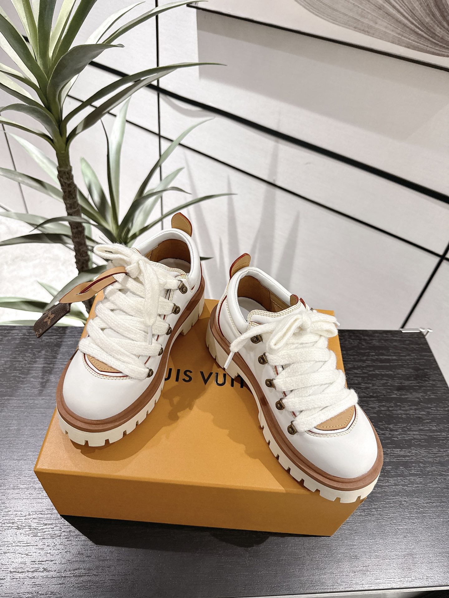 Louis Vuitton Slippers M-l-s