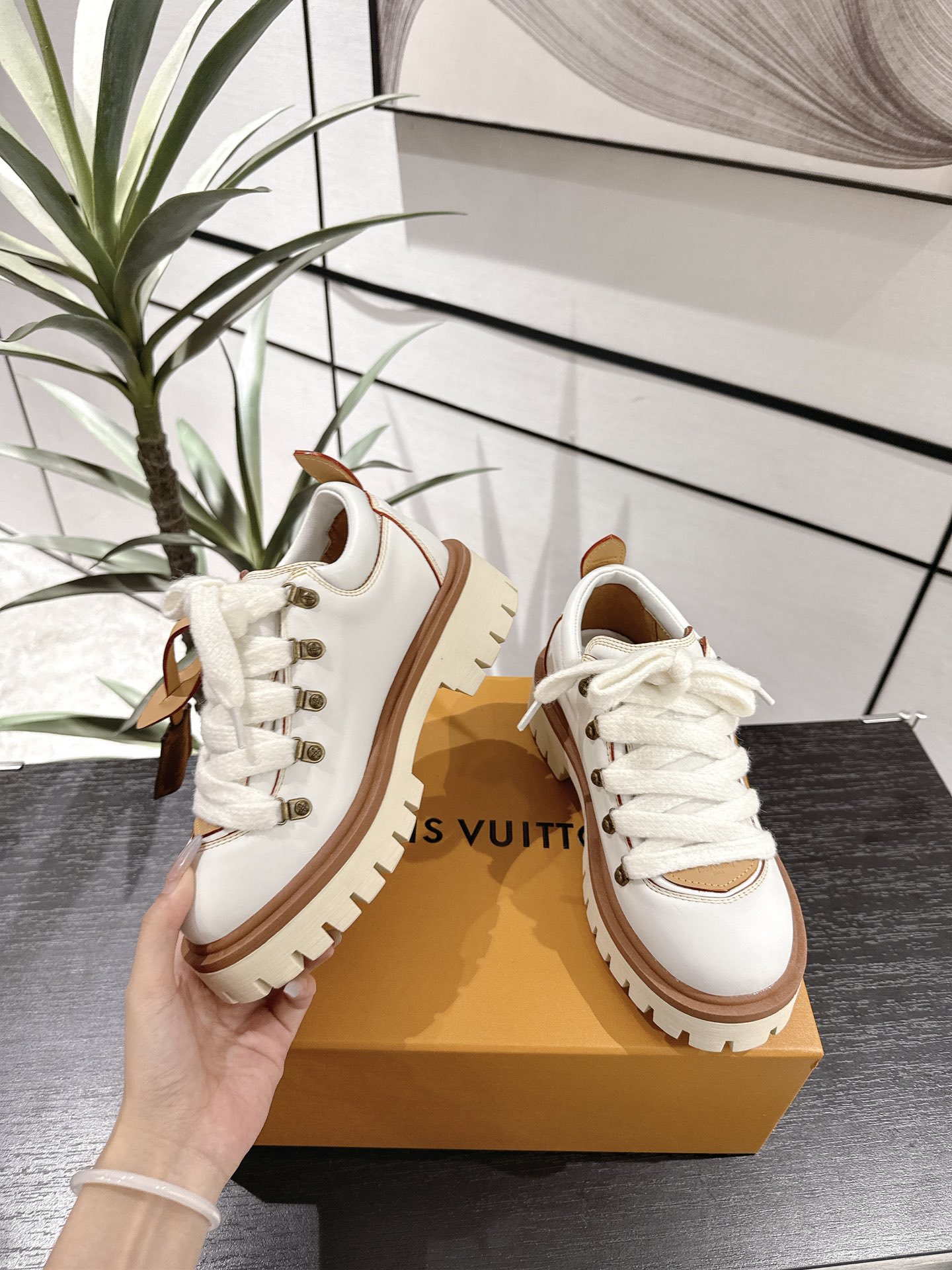 Louis Vuitton Slippers M-l-s