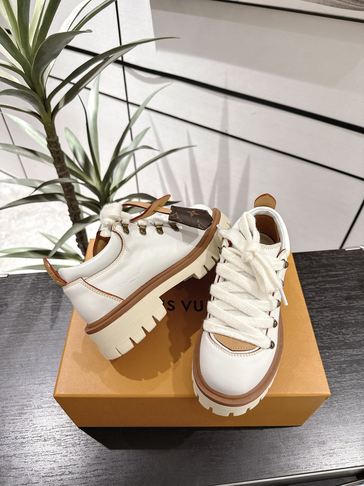 Louis Vuitton Slippers M-l-s