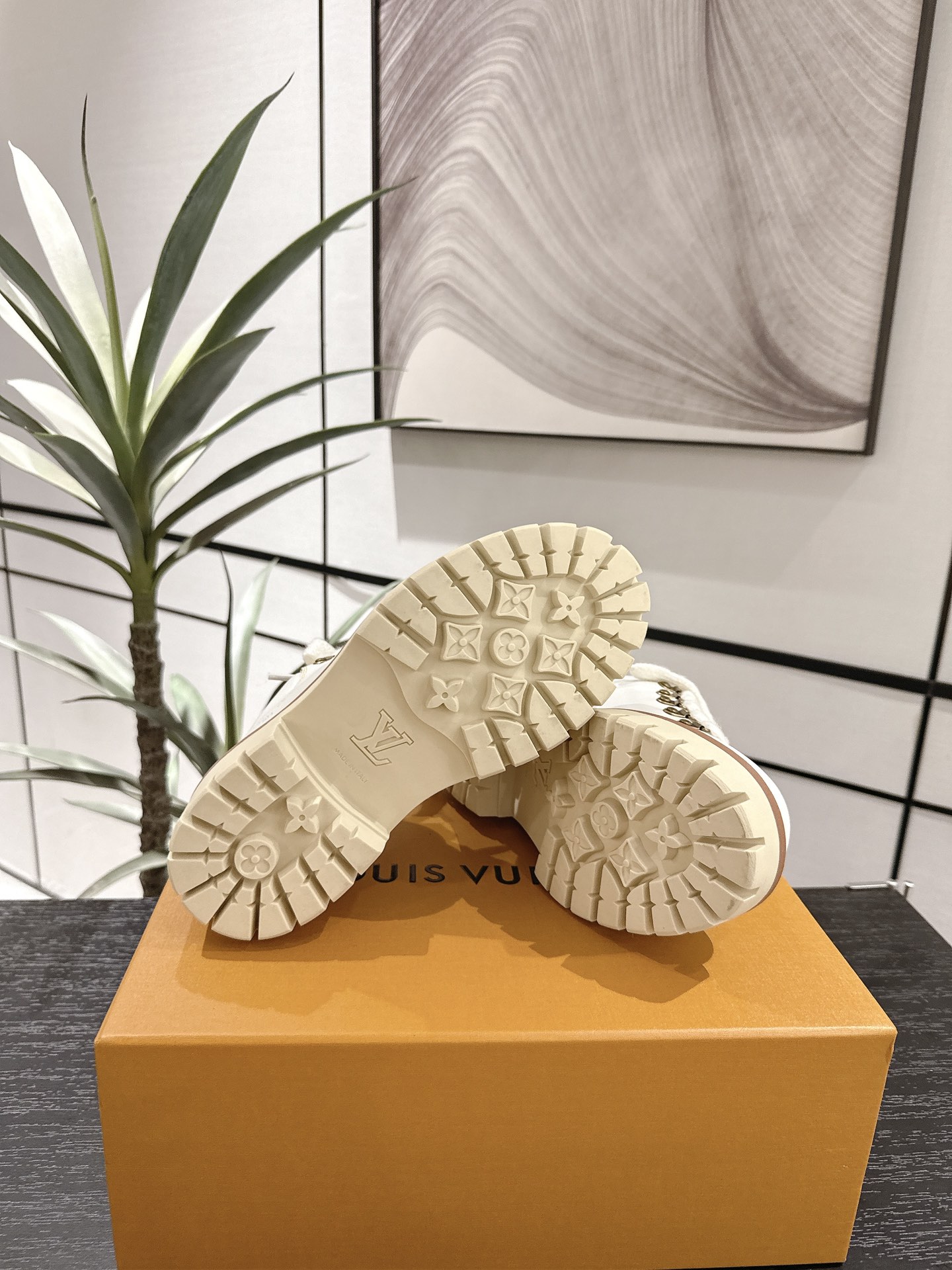 Louis Vuitton Slippers M-l-s