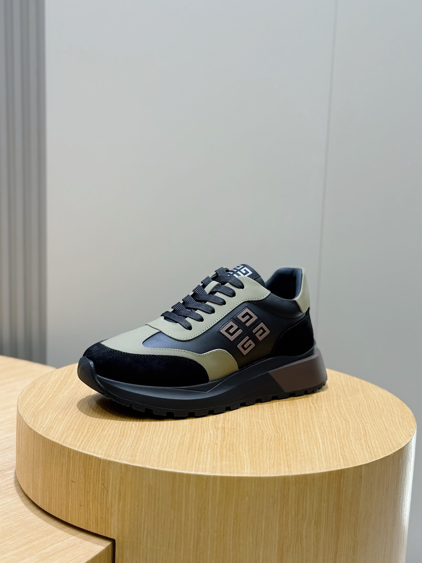 Givenchy Sneakers L-s