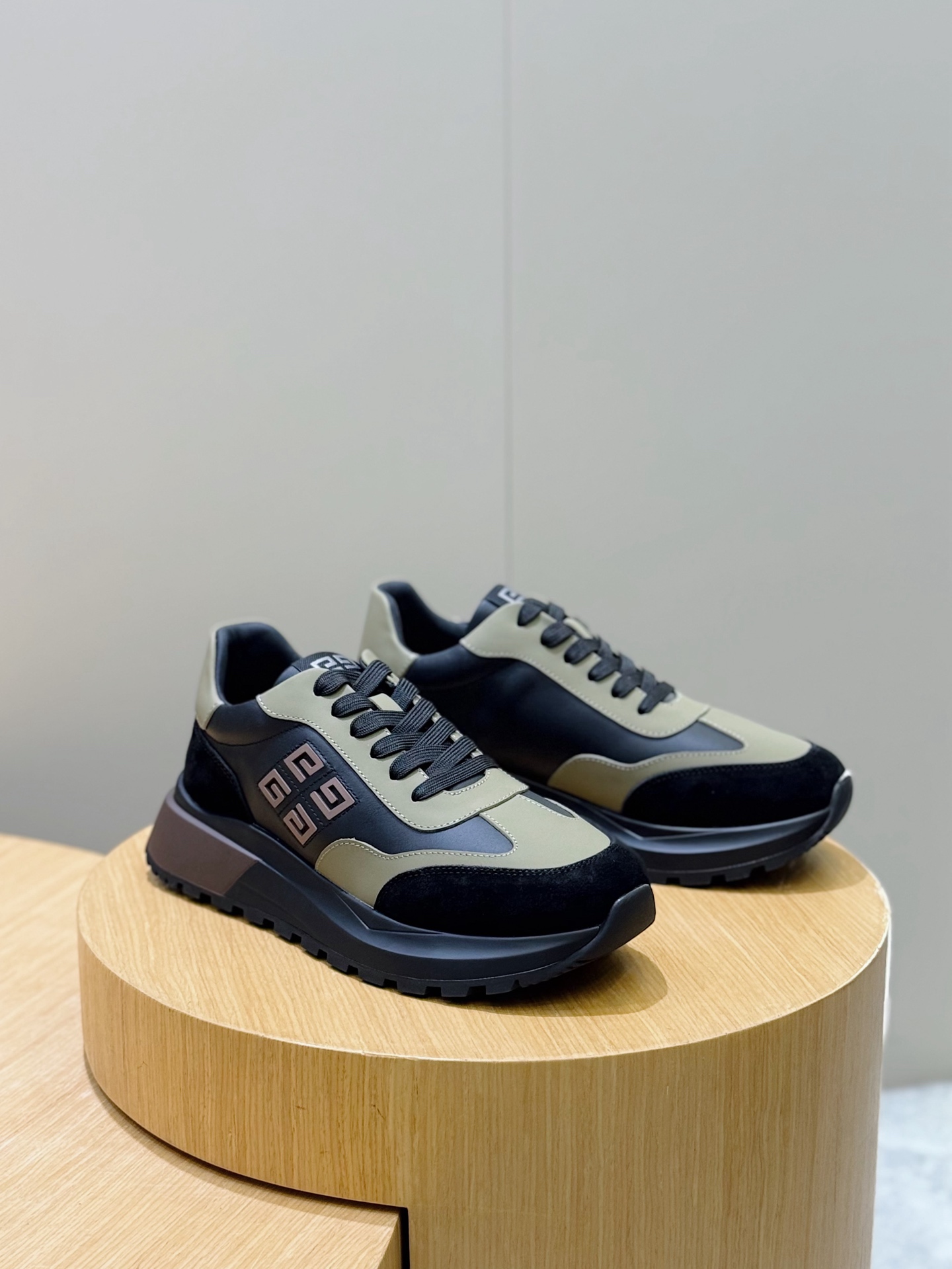 Givenchy Sneakers L-s