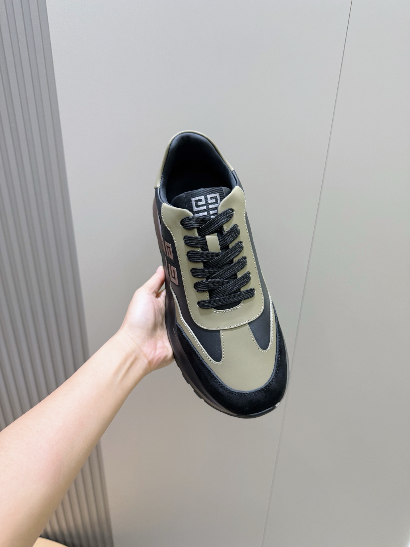 Givenchy Sneakers L-s