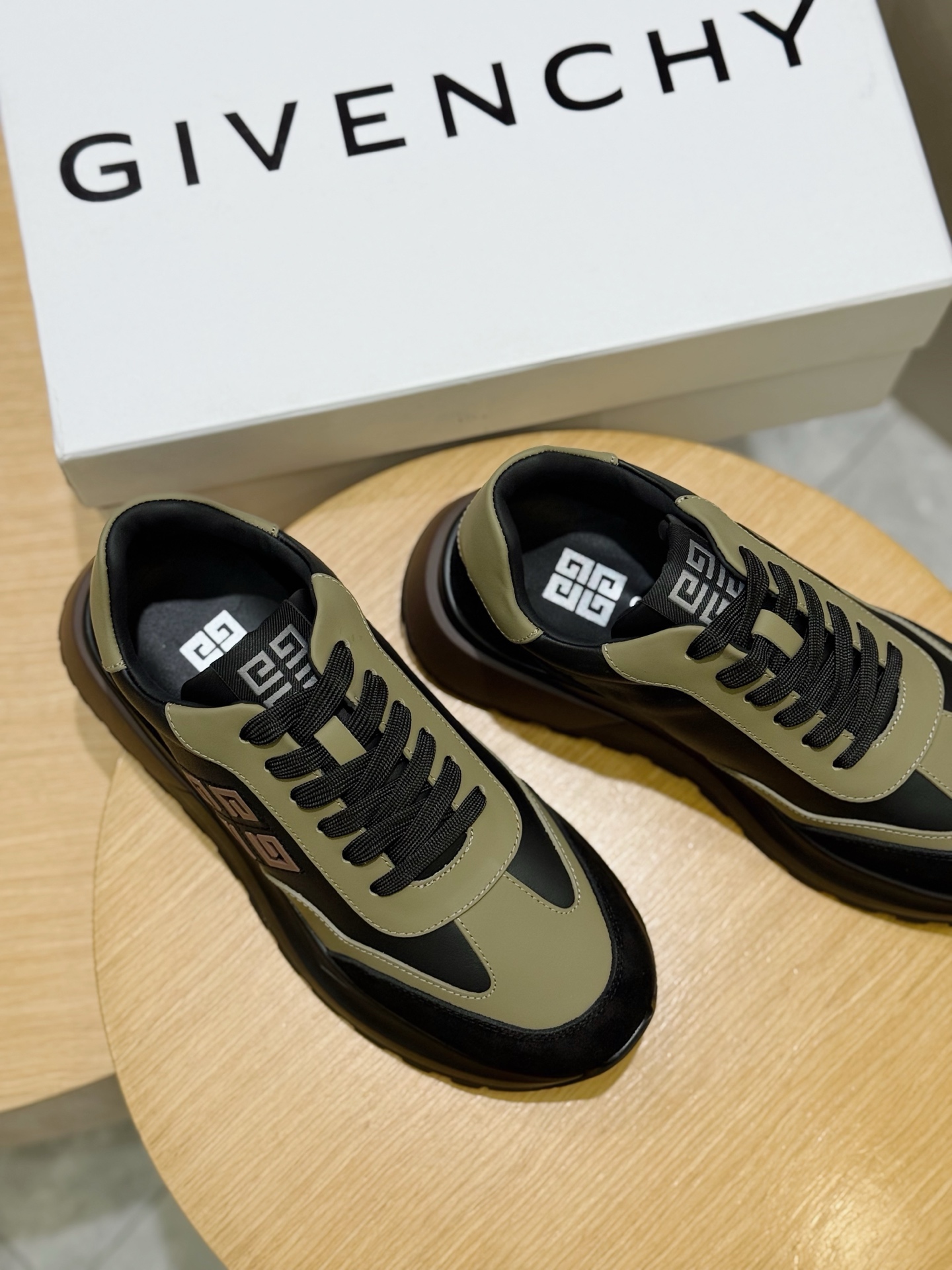 Givenchy Sneakers L-s
