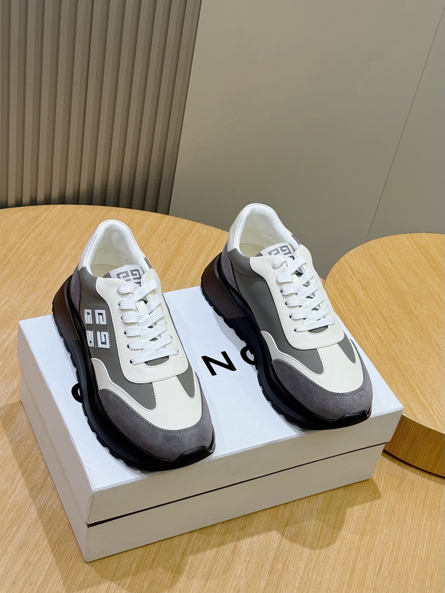 Givenchy Sneakers L-s