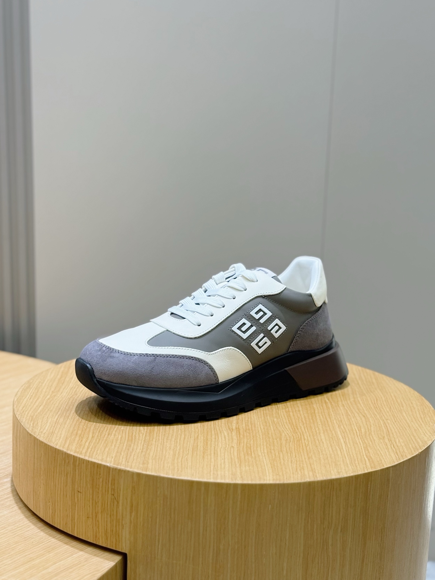 Givenchy Sneakers L-s