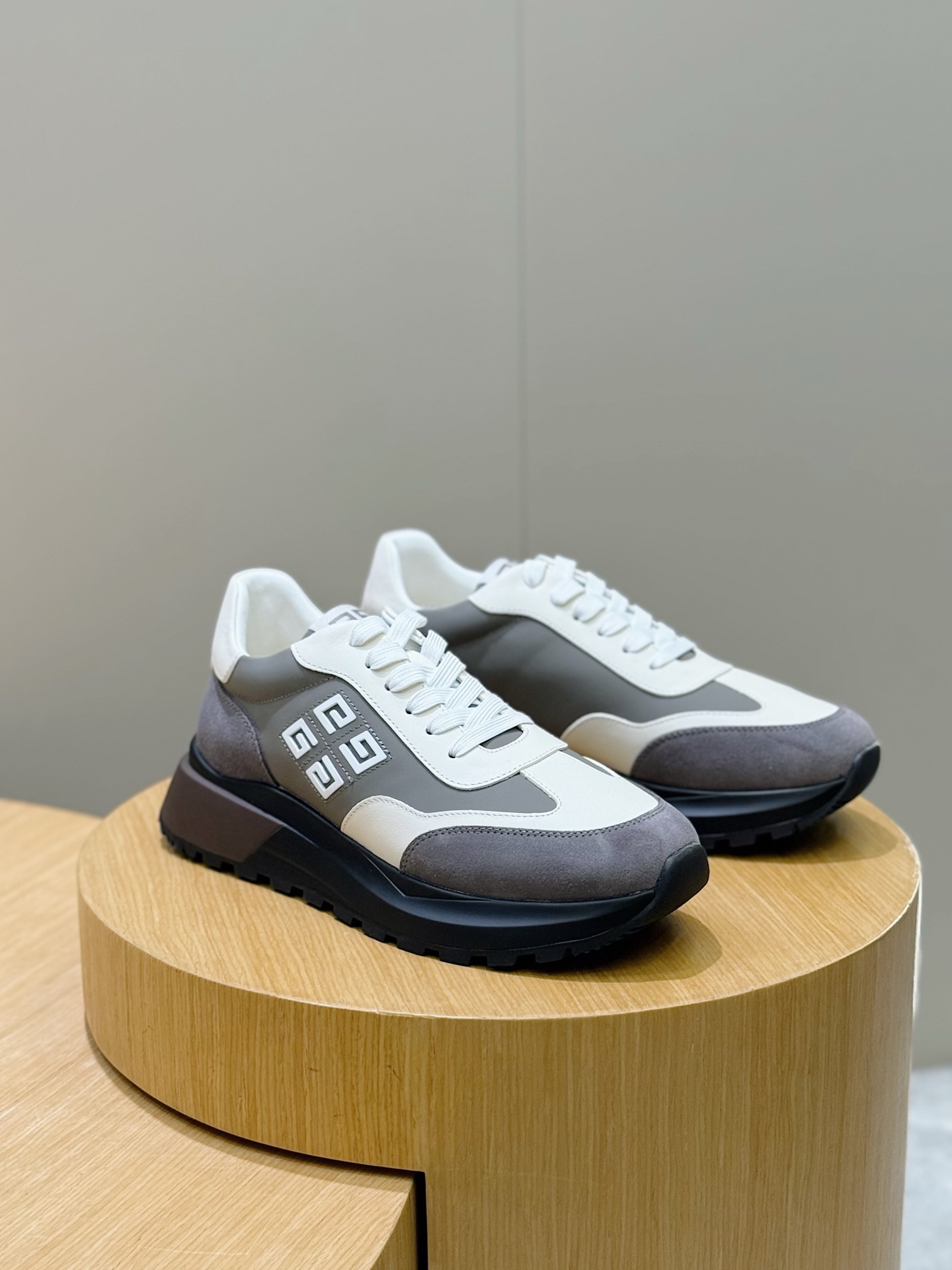 Givenchy Sneakers L-s