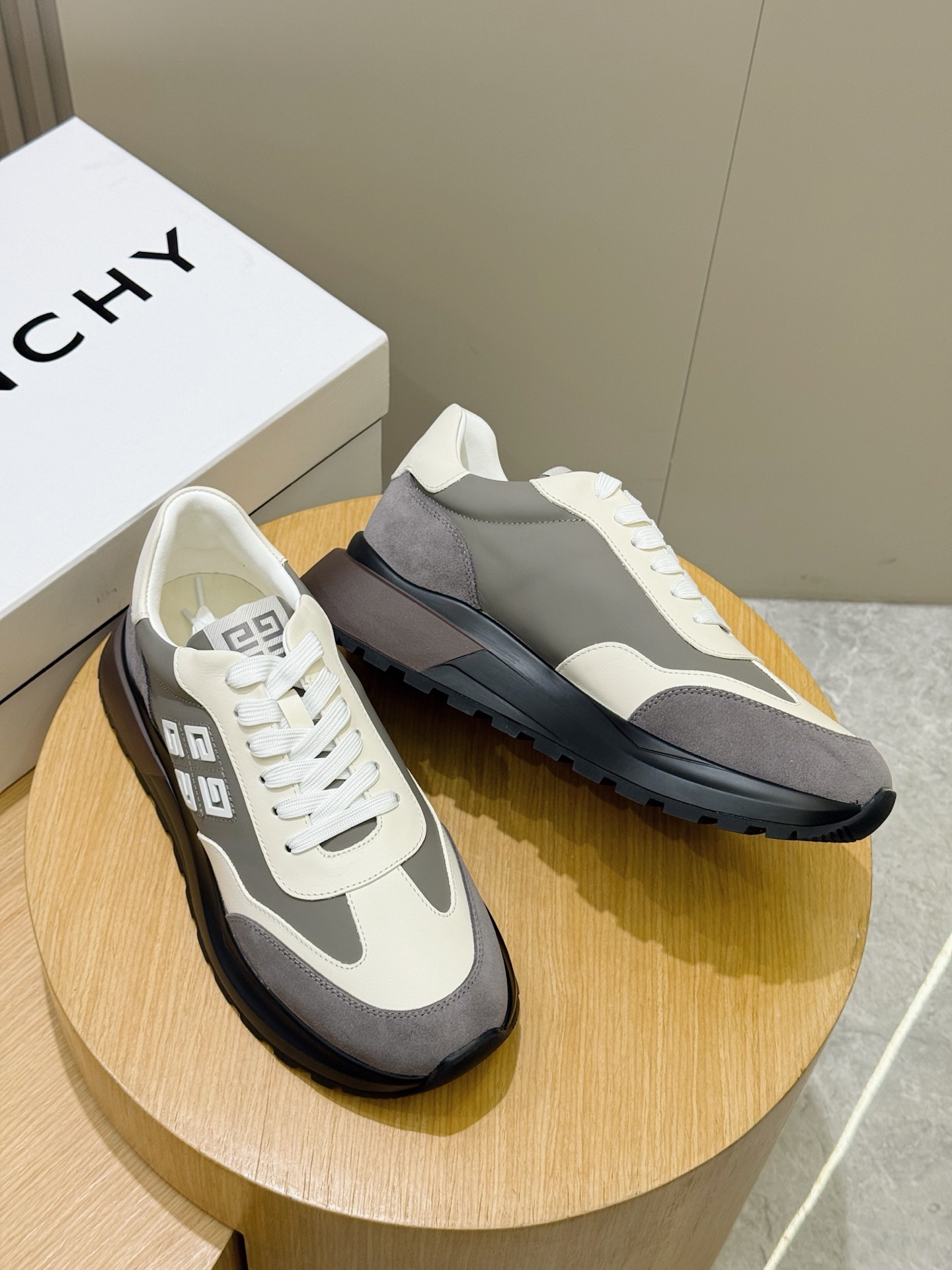 Givenchy Sneakers L-s
