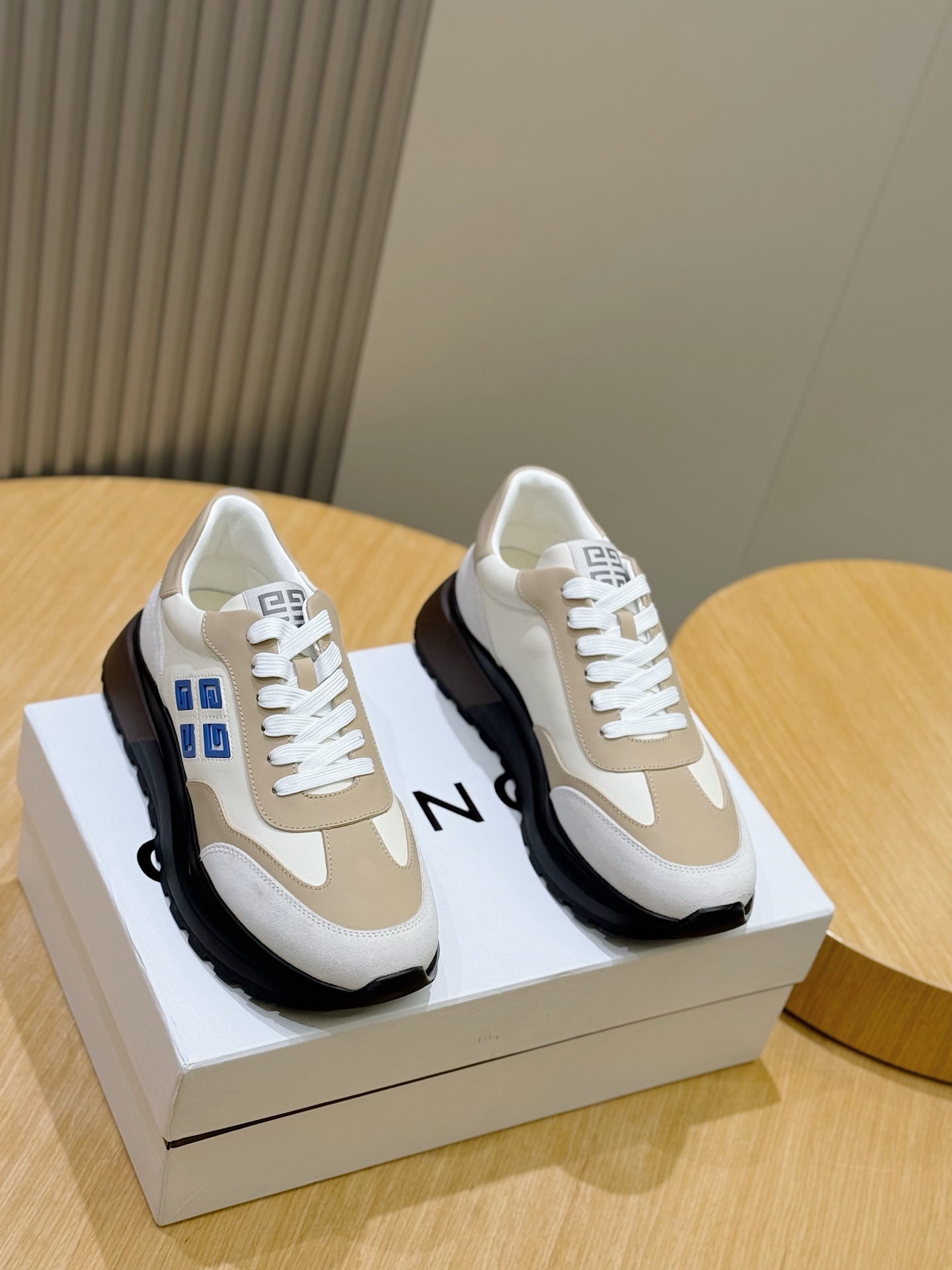 Givenchy Sneakers L-s