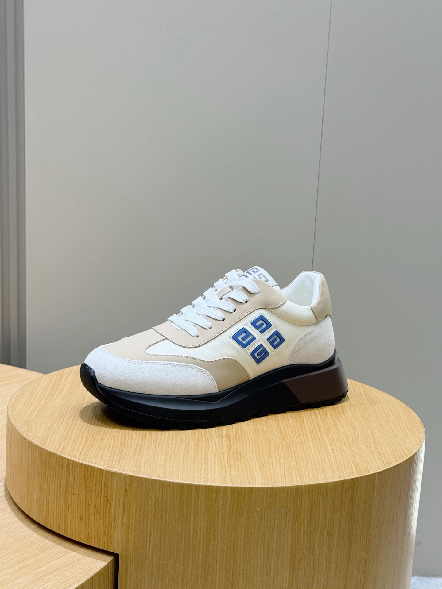 Givenchy Sneakers L-s