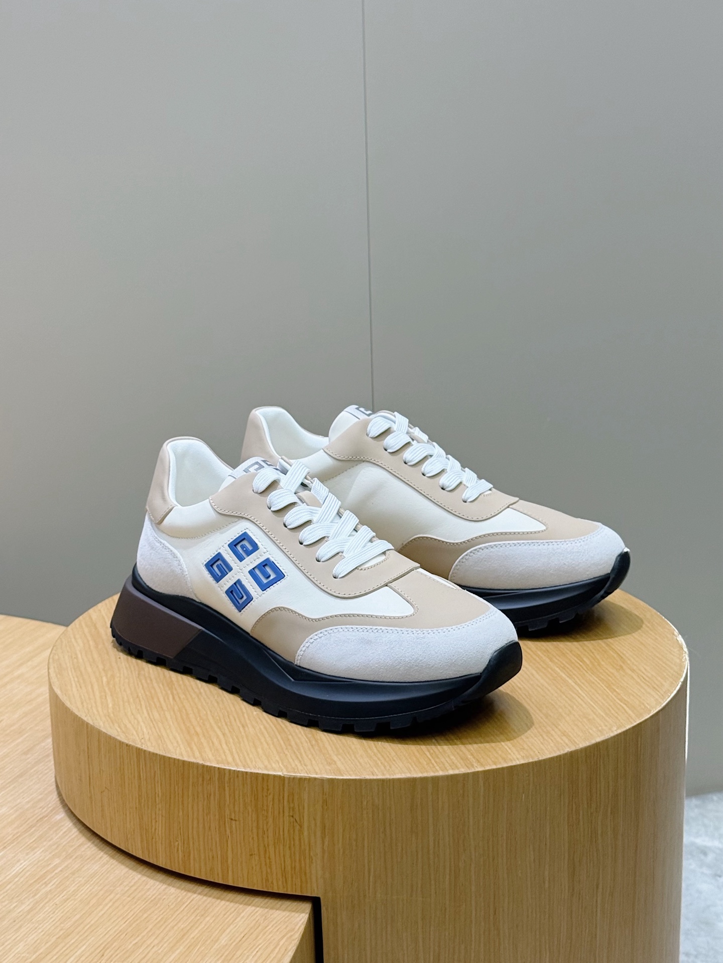 Givenchy Sneakers L-s