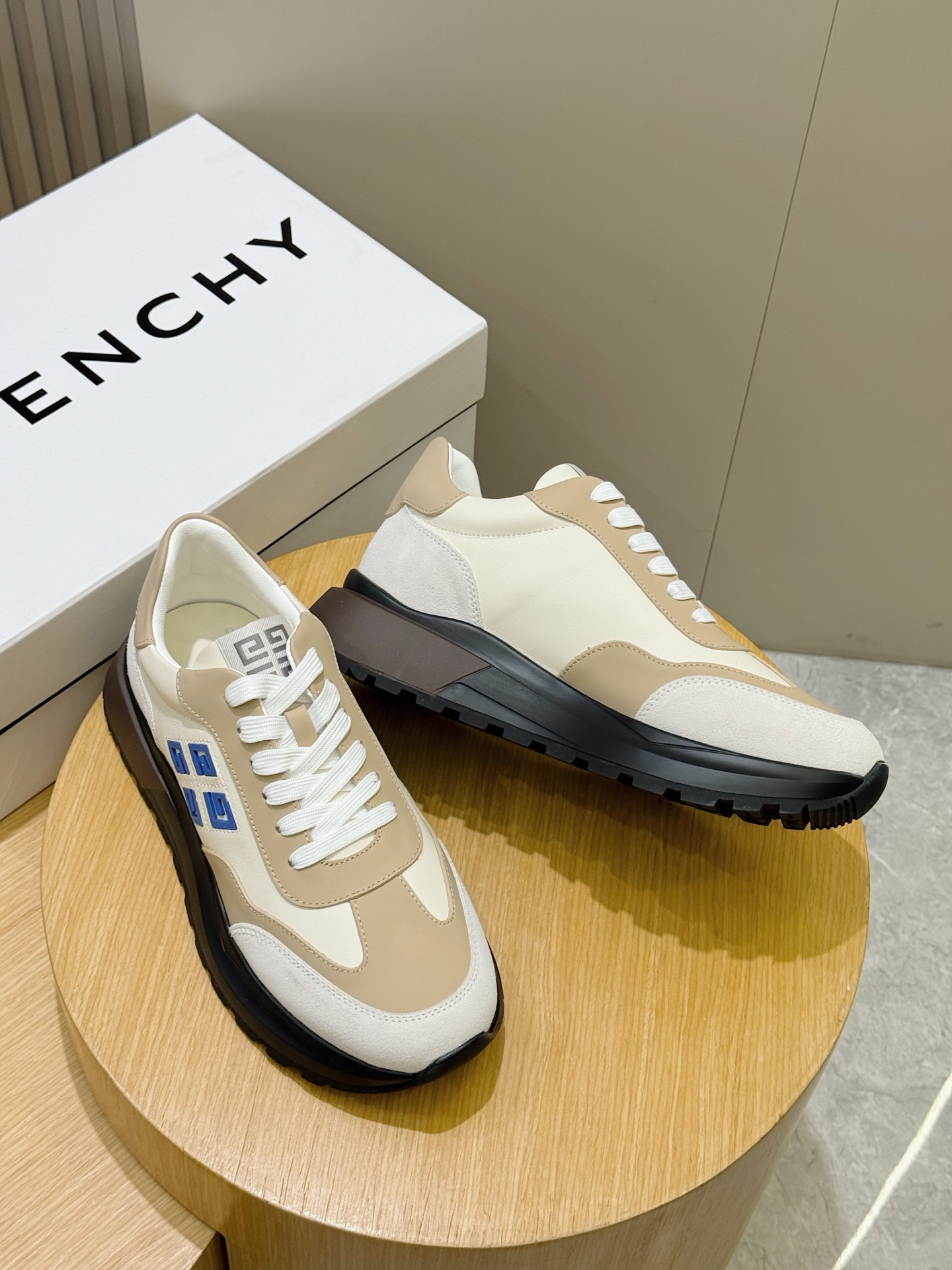 Givenchy Sneakers L-s
