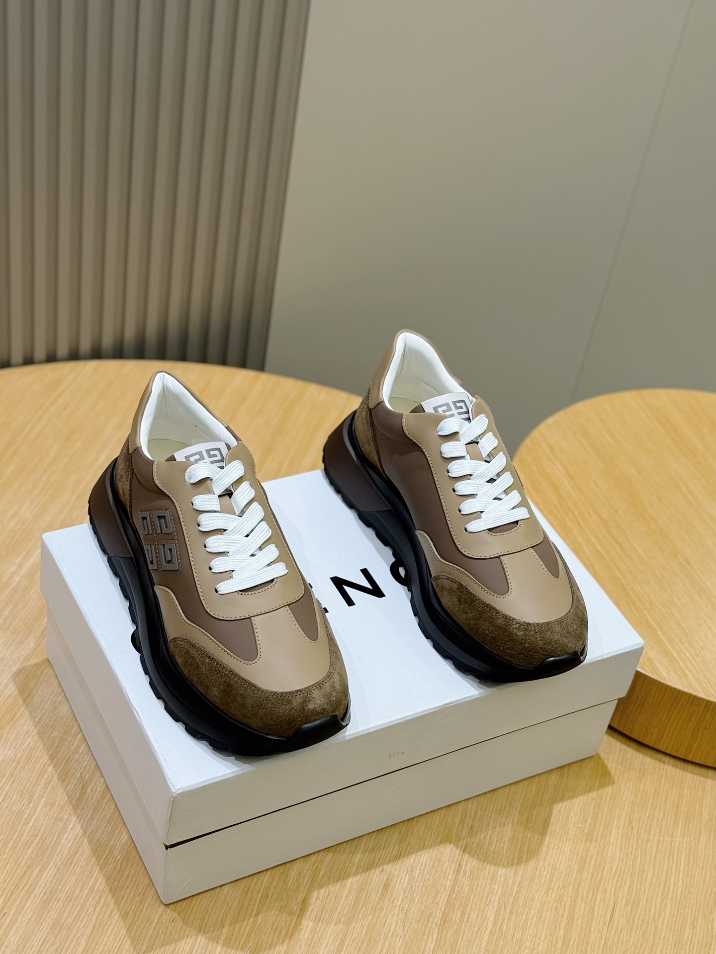 Givenchy Sneakers L-s