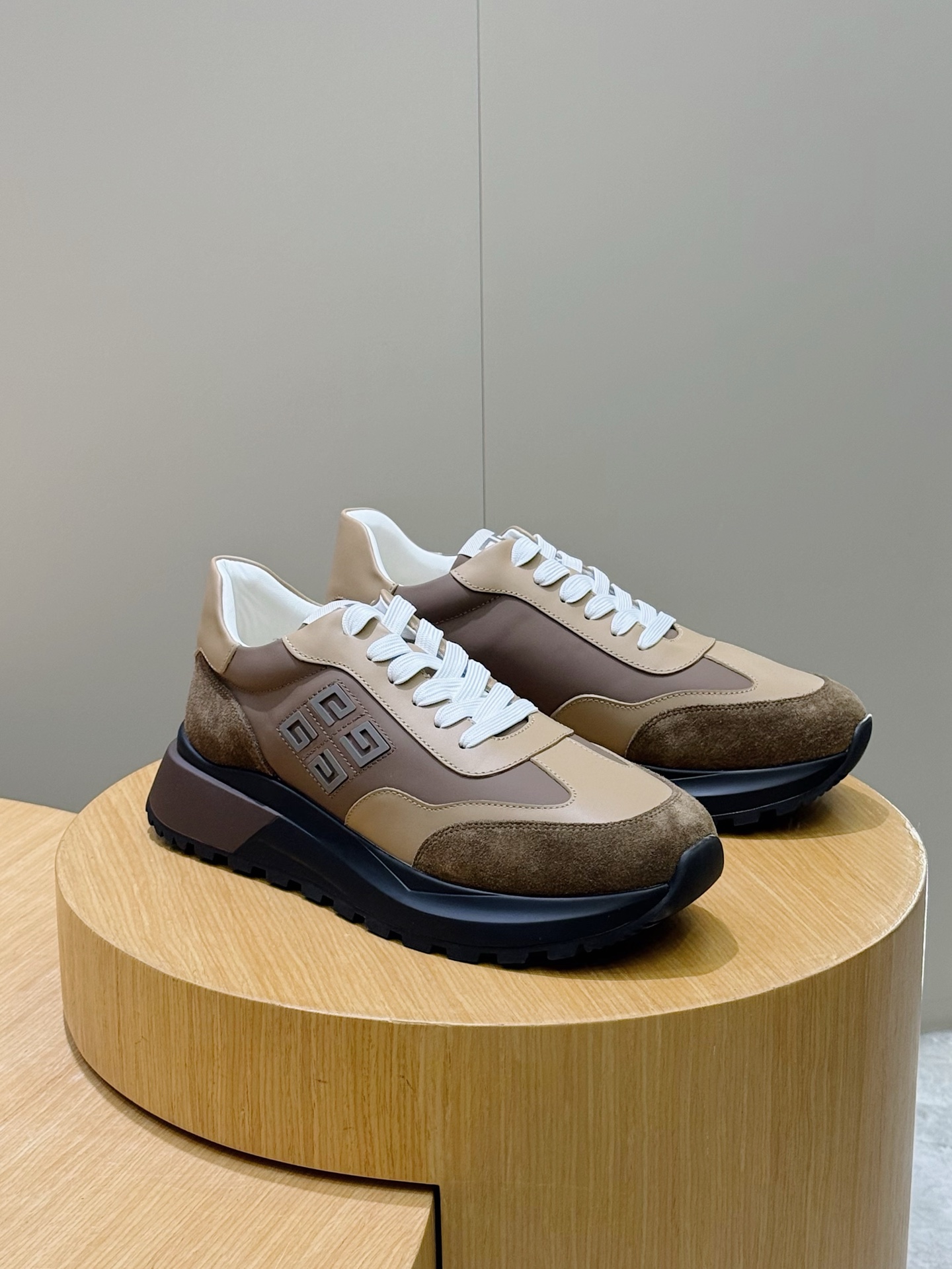 Givenchy Sneakers L-s