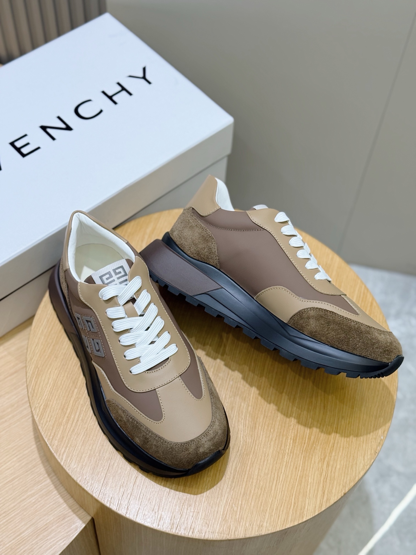 Givenchy Sneakers L-s