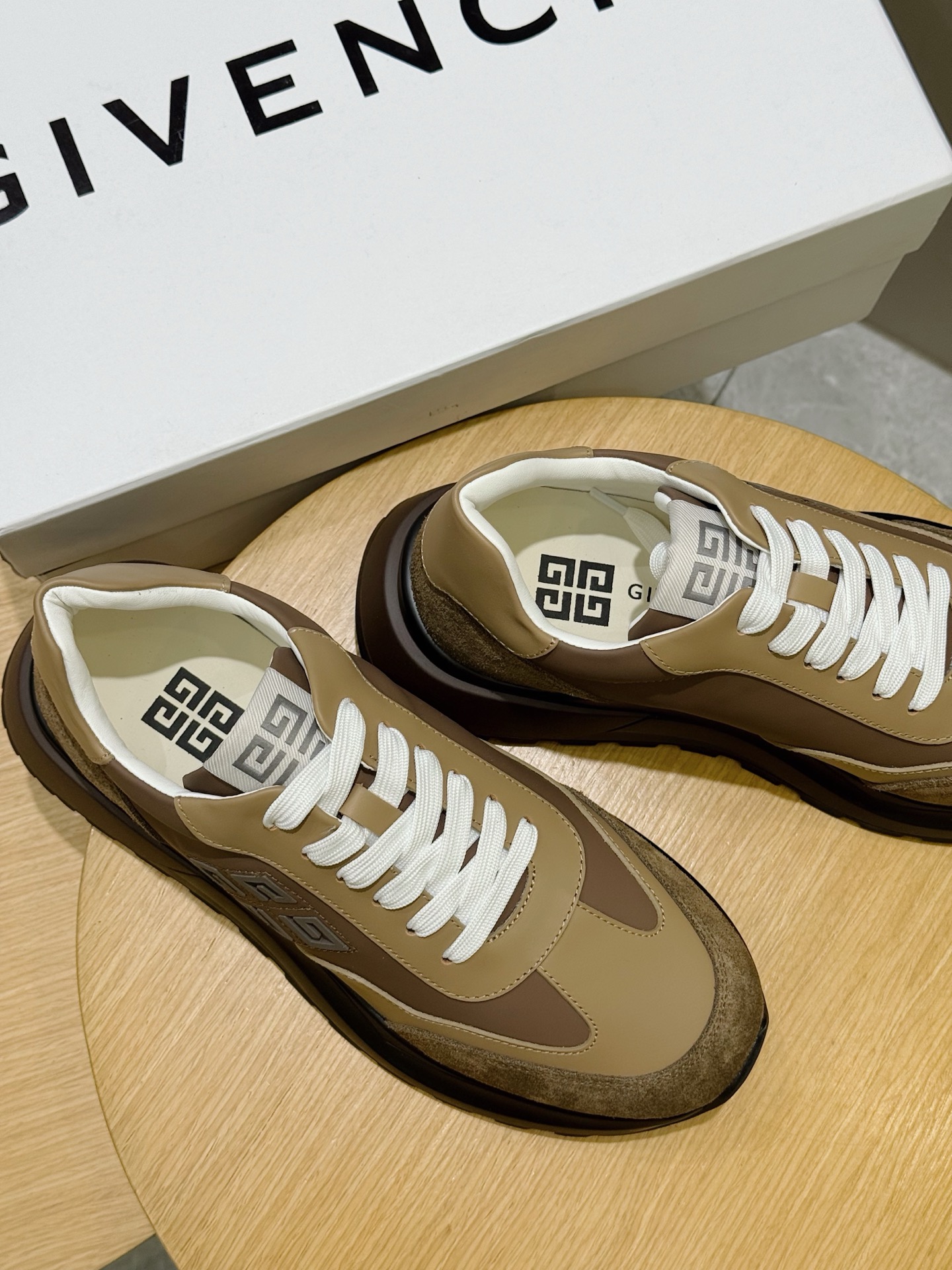 Givenchy Sneakers L-s