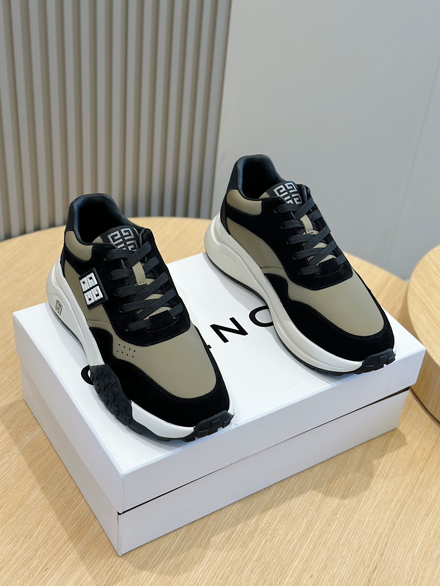 Givenchy Male Sneakers L-s