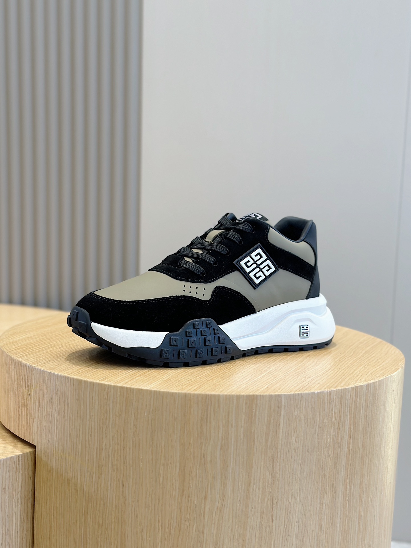 Givenchy Male Sneakers L-s