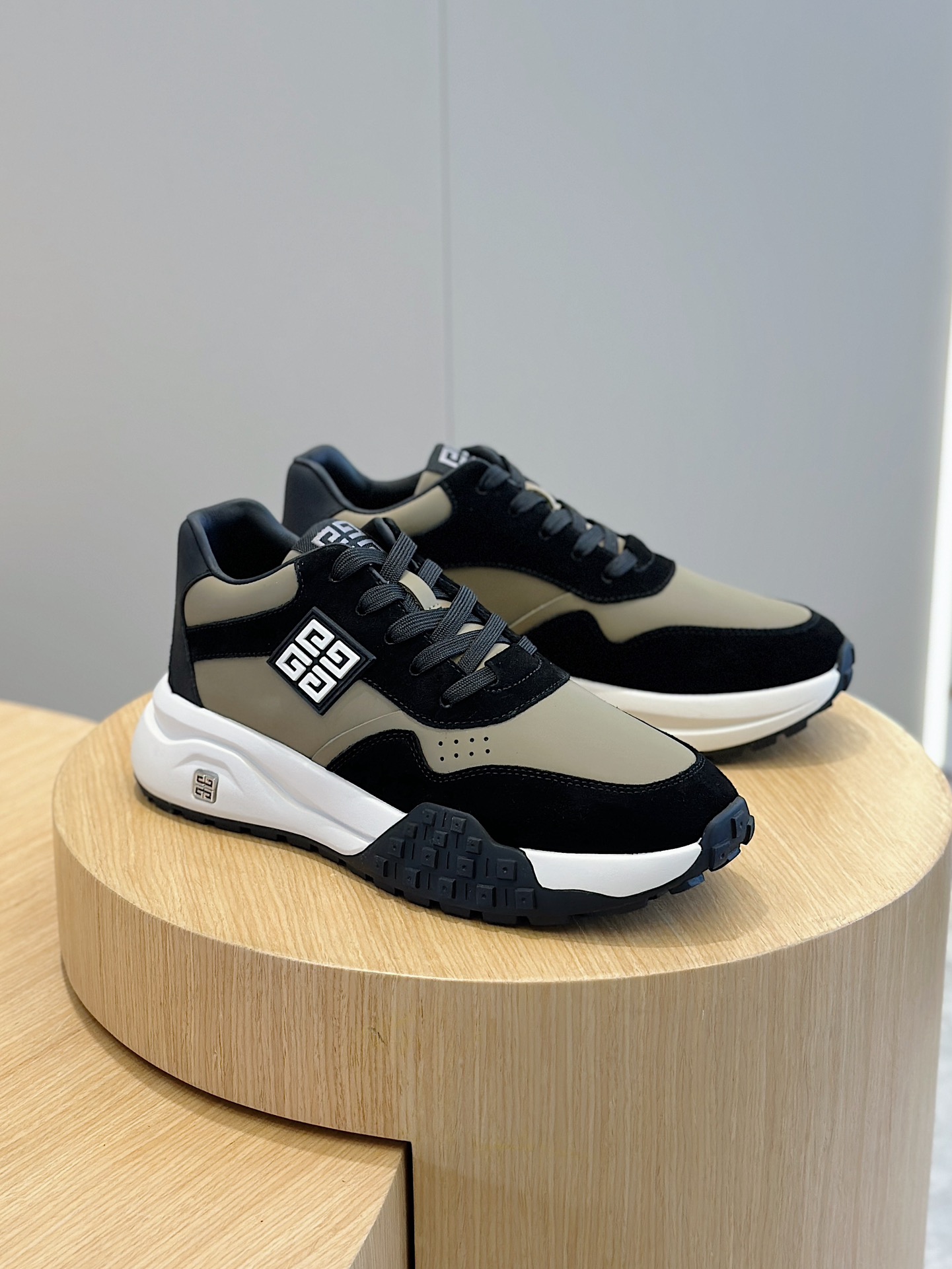 Givenchy Male Sneakers L-s