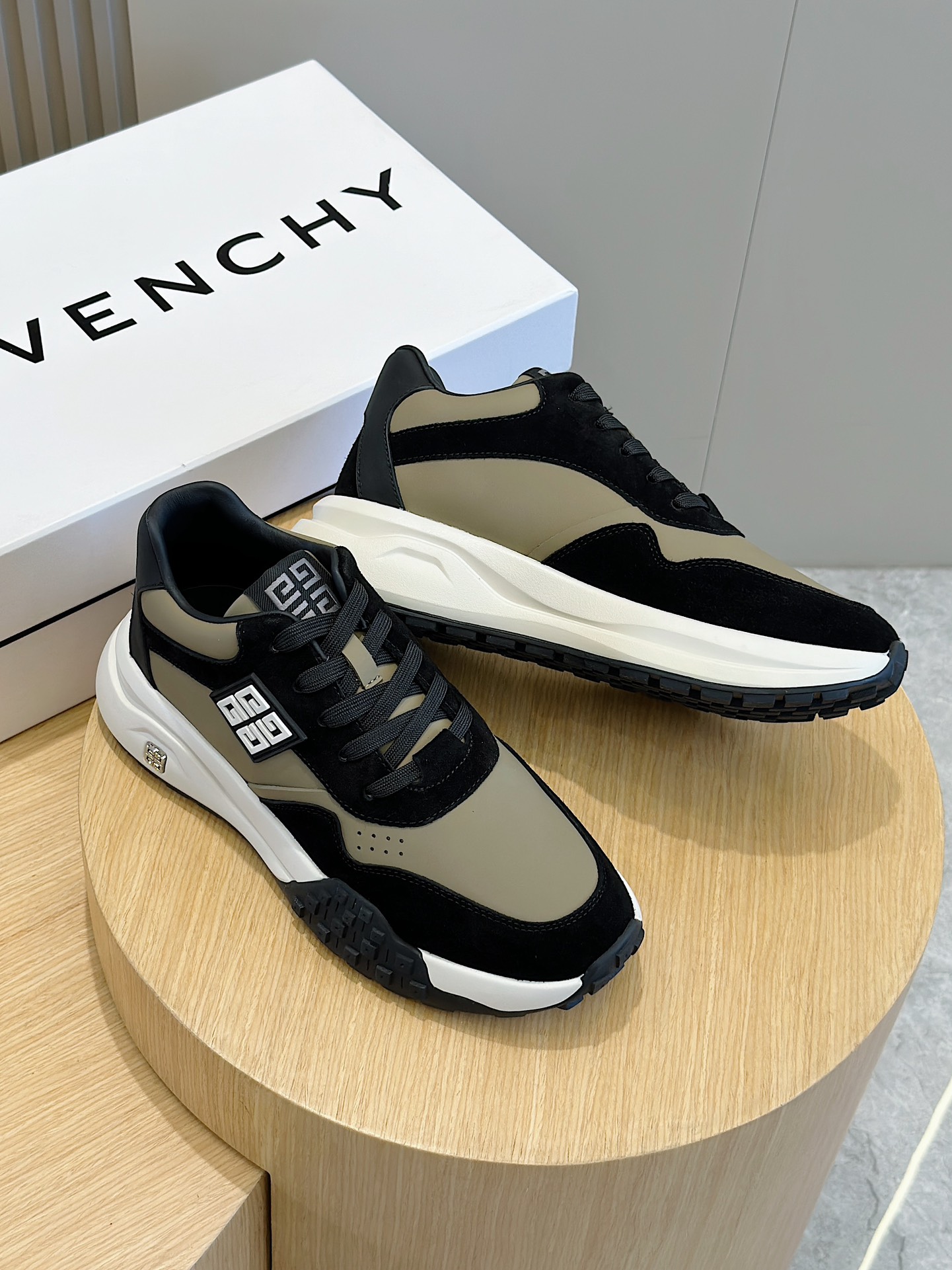 Givenchy Male Sneakers L-s