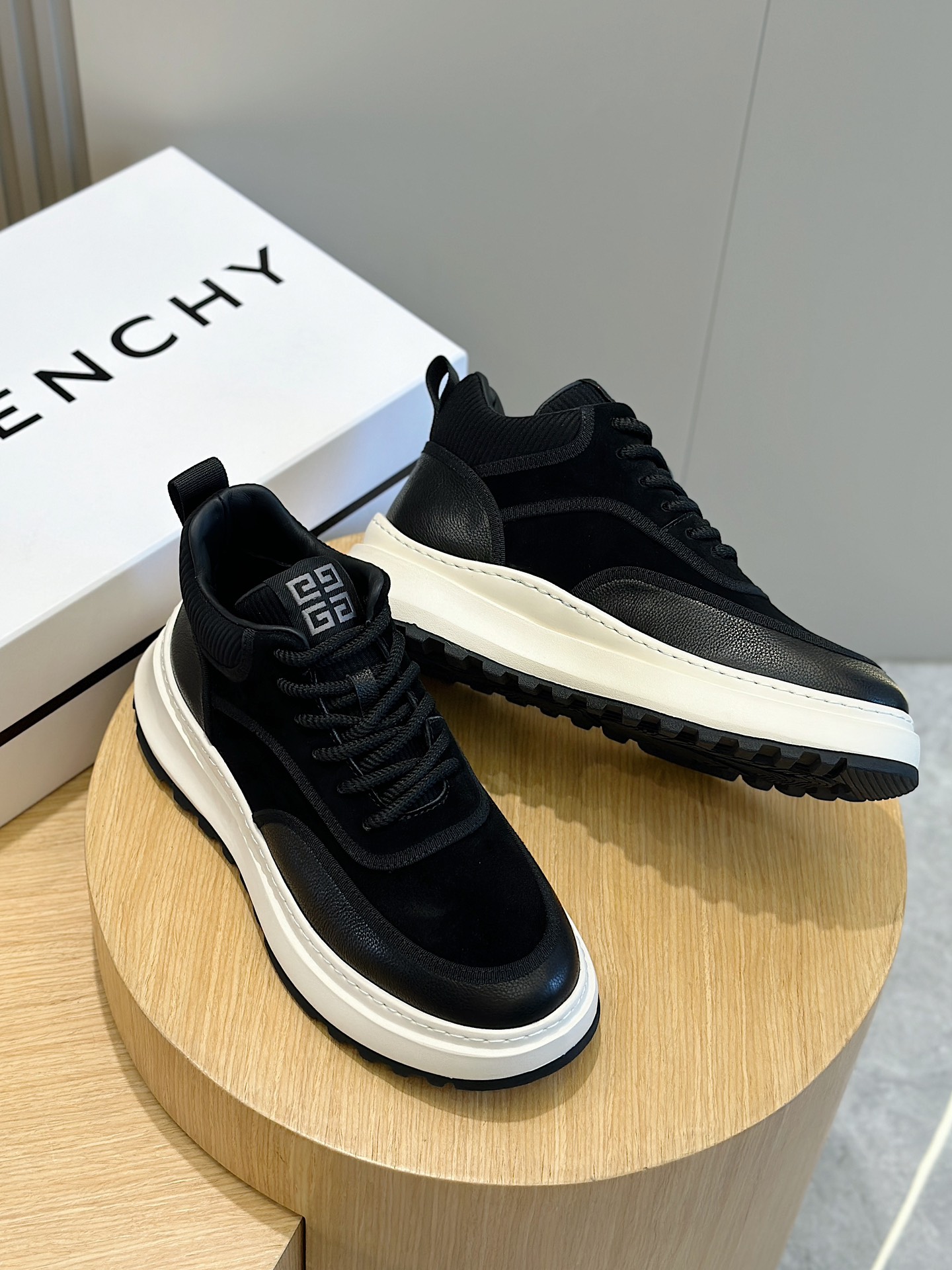 Givenchy Male Sneakers S