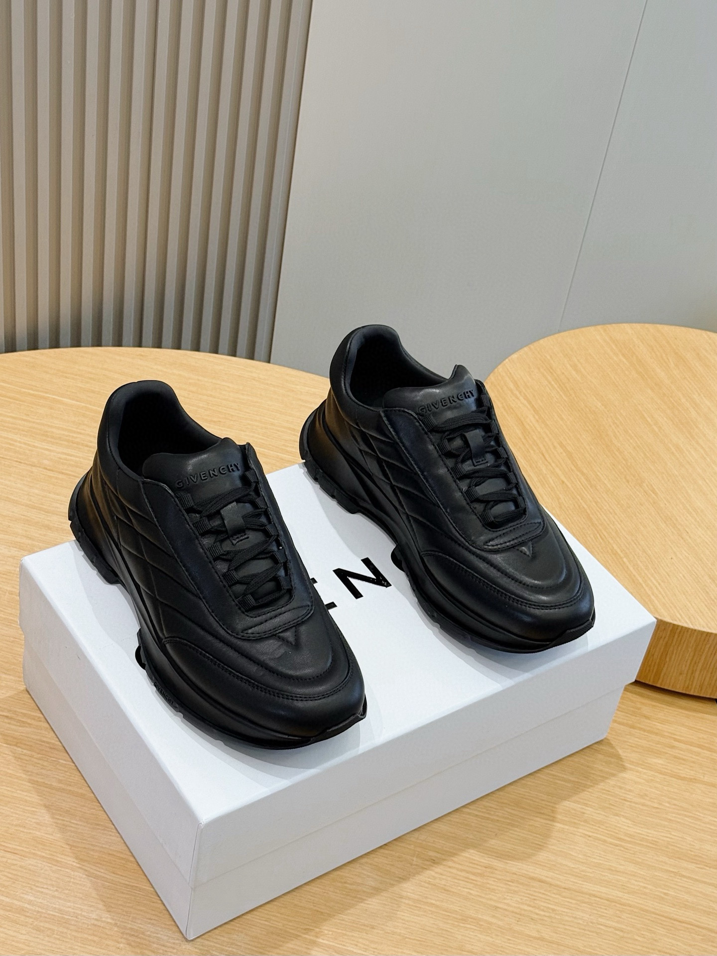 Givenchy Basic Shoes L-s