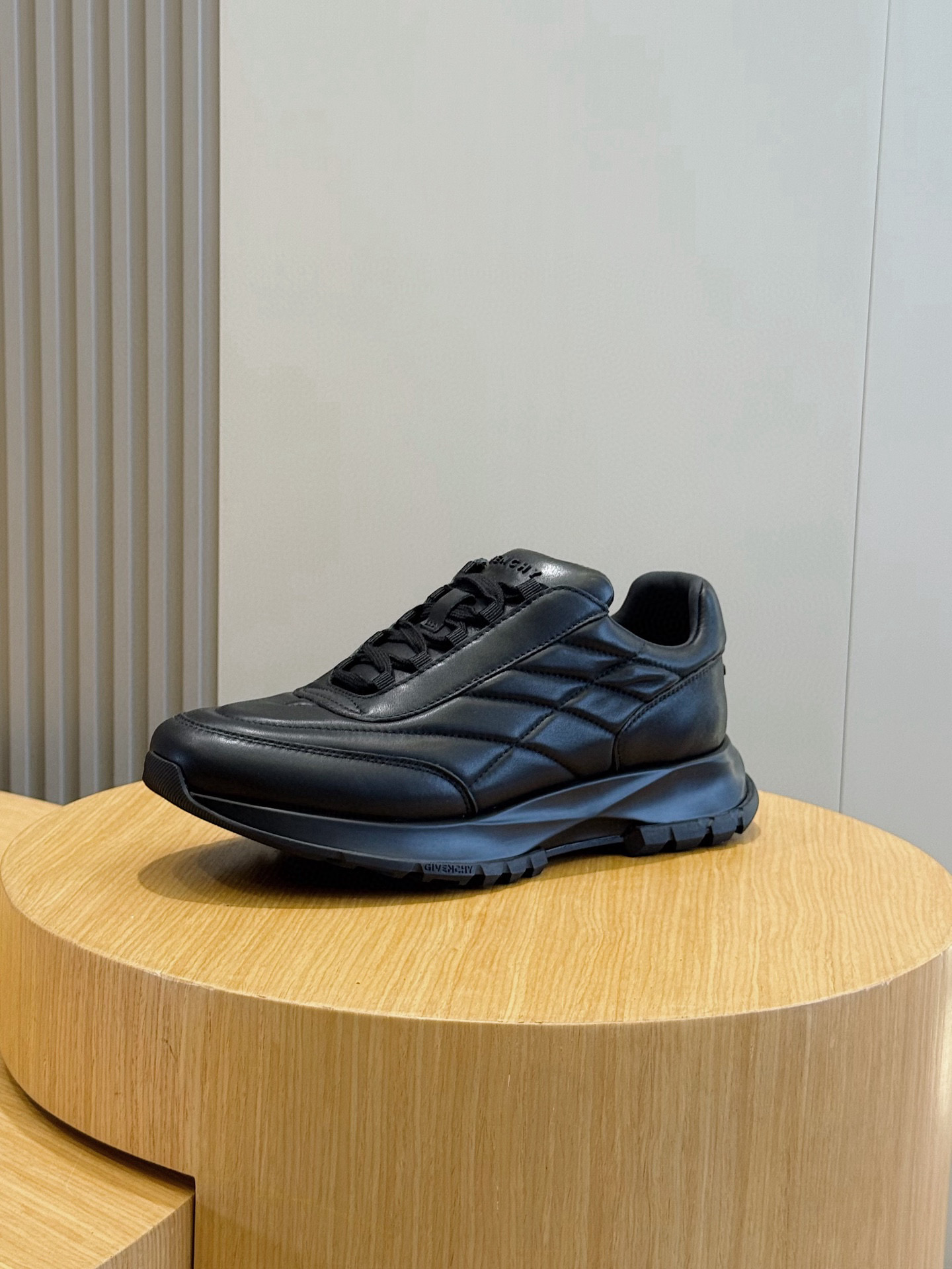 Givenchy Basic Shoes L-s