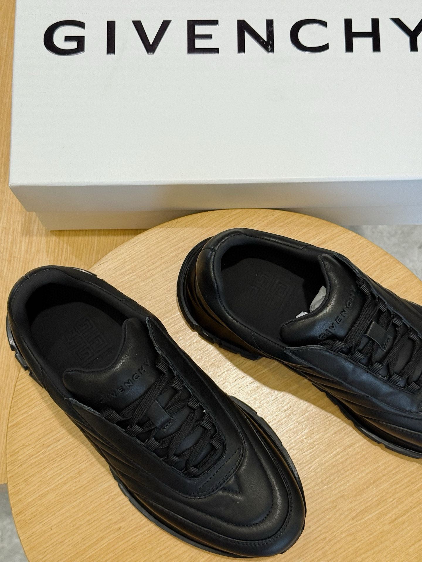 Givenchy Basic Shoes L-s