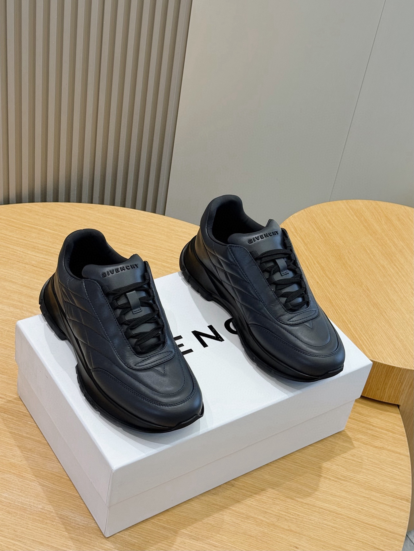 Givenchy Basic Shoes L-s