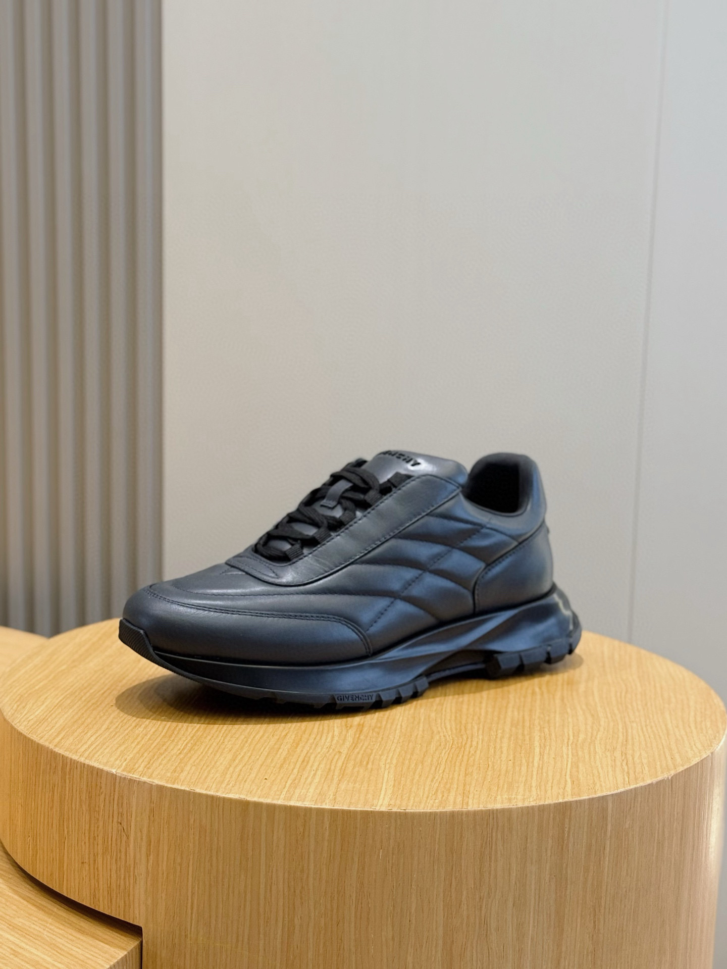 Givenchy Basic Shoes L-s