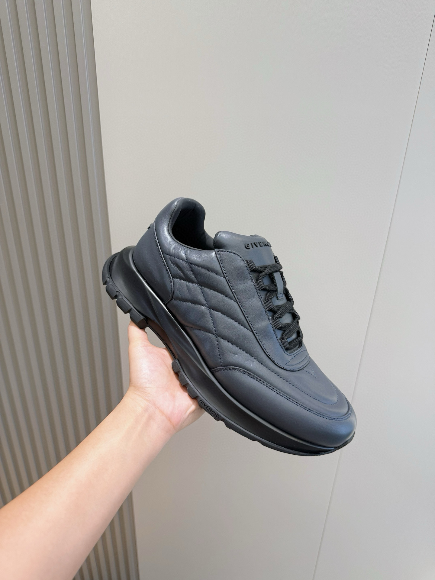 Givenchy Basic Shoes L-s