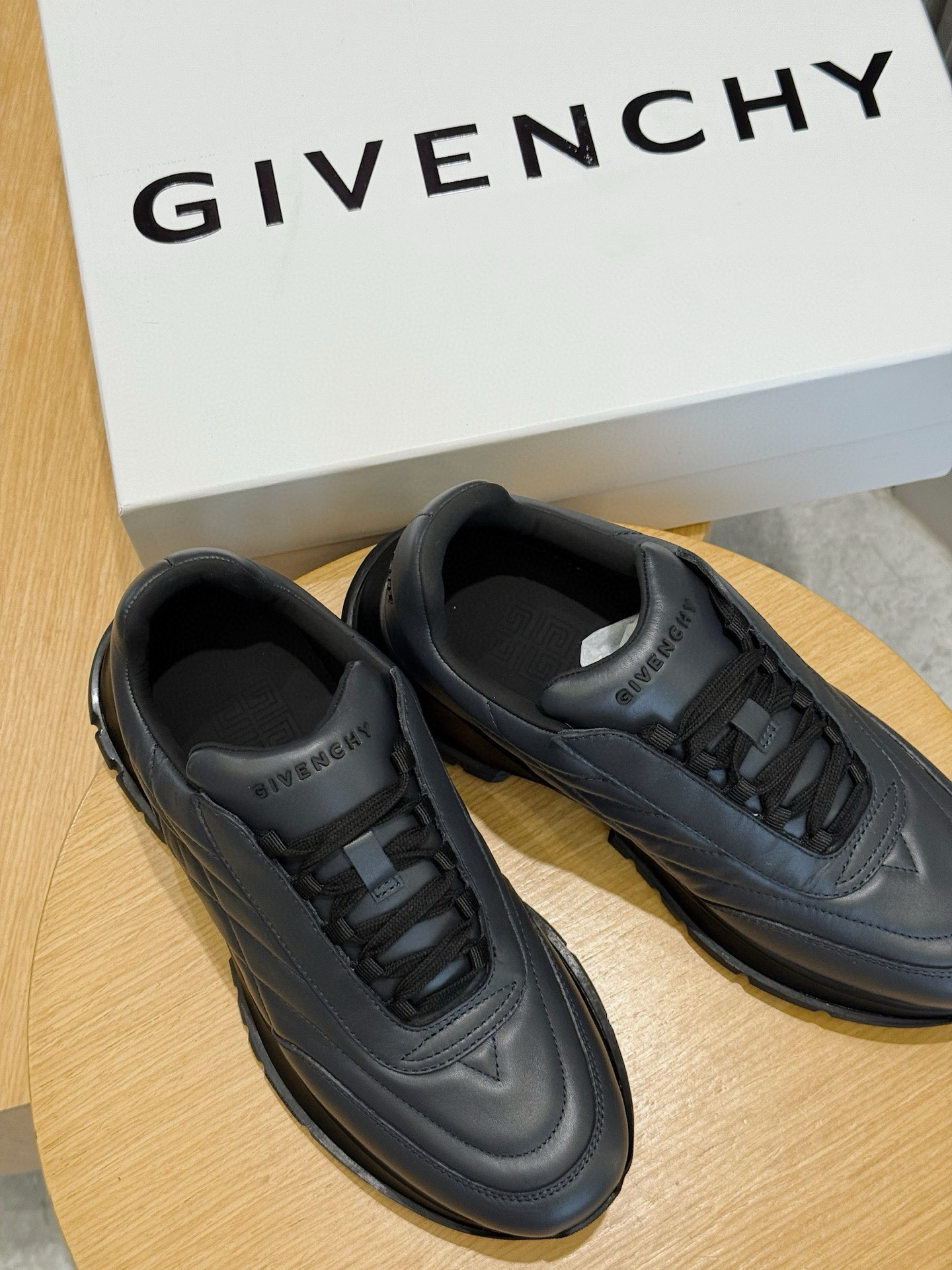 Givenchy Basic Shoes L-s