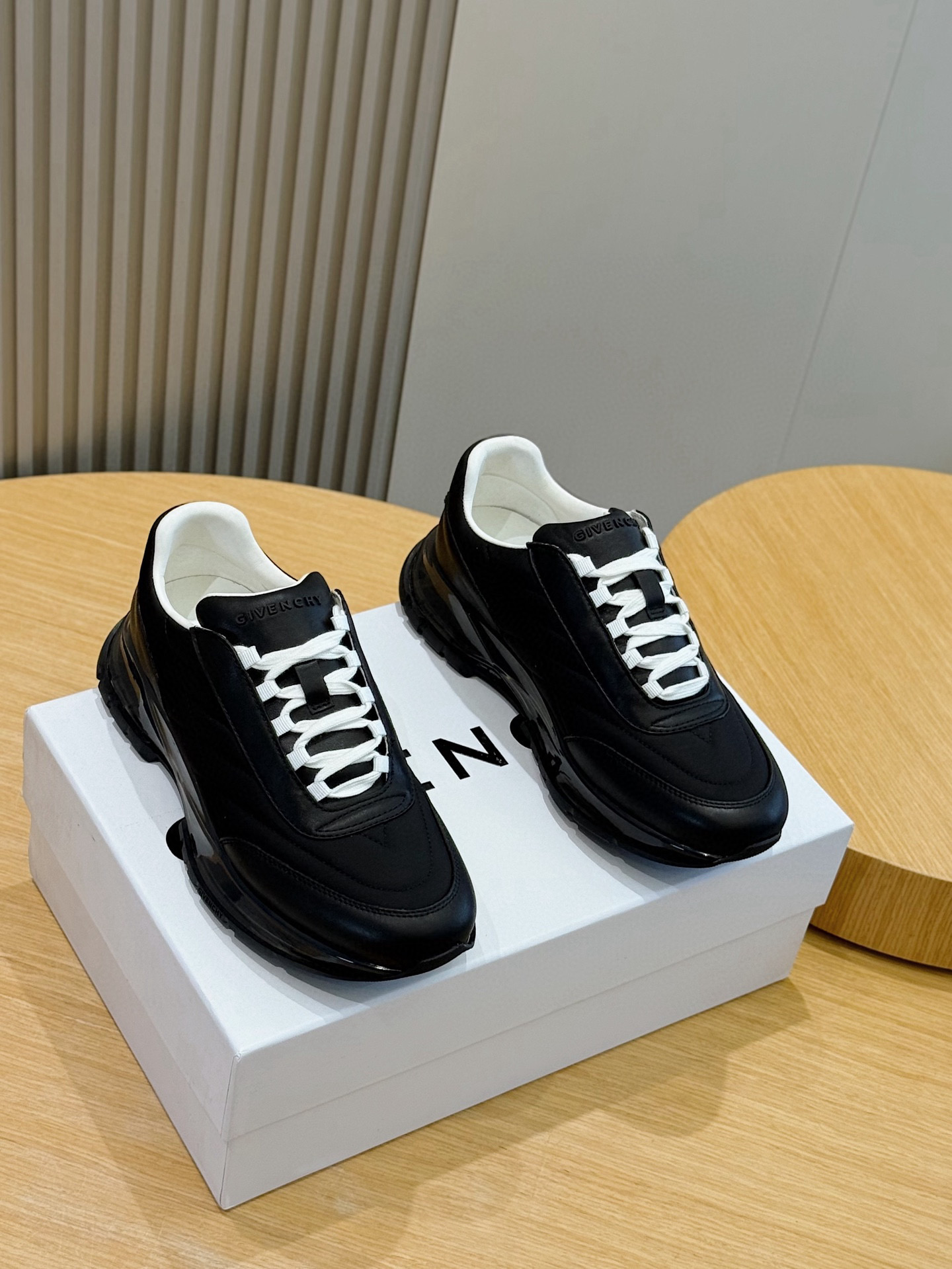 Givenchy Basic Shoes L-s