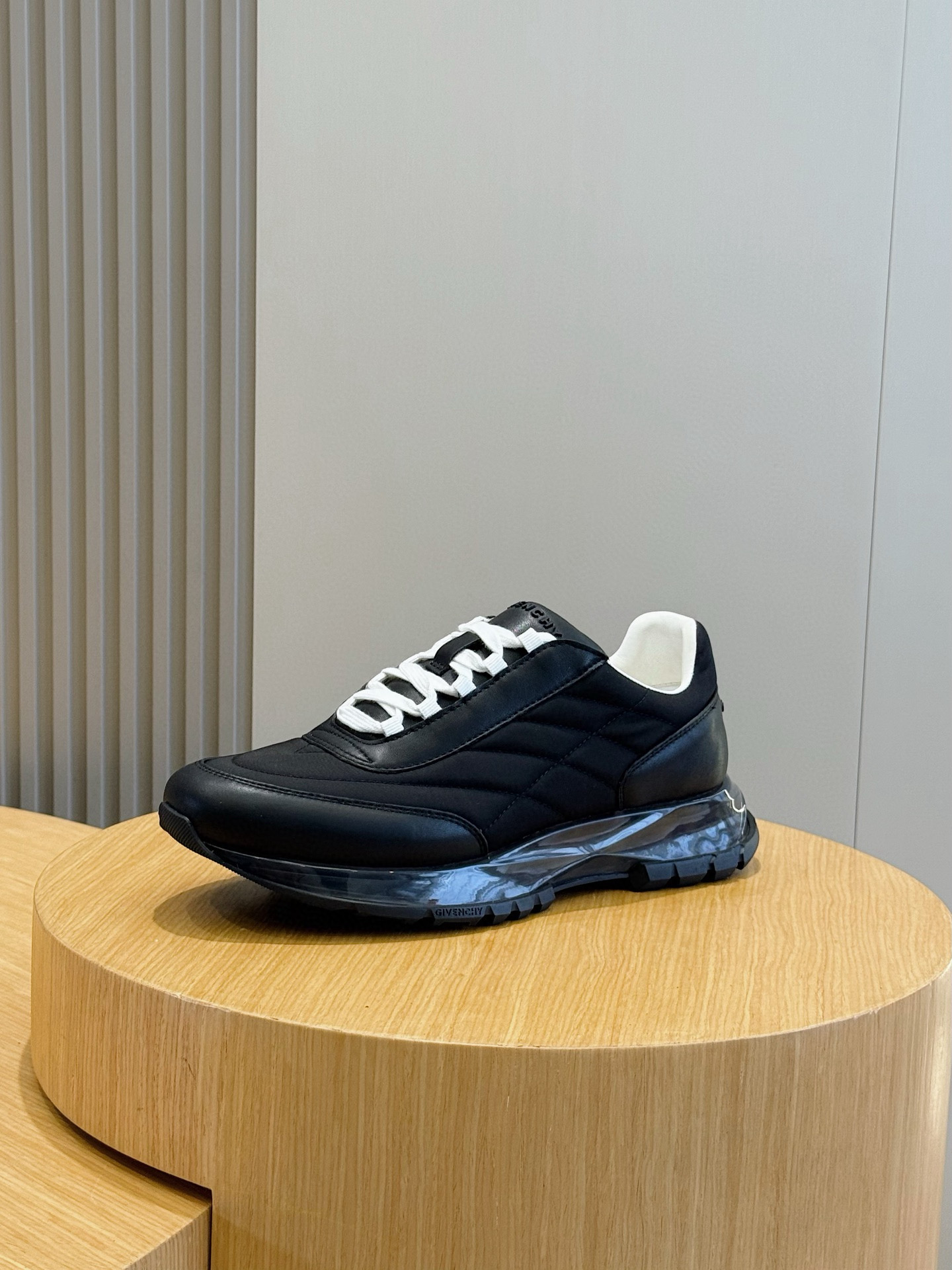 Givenchy Basic Shoes L-s