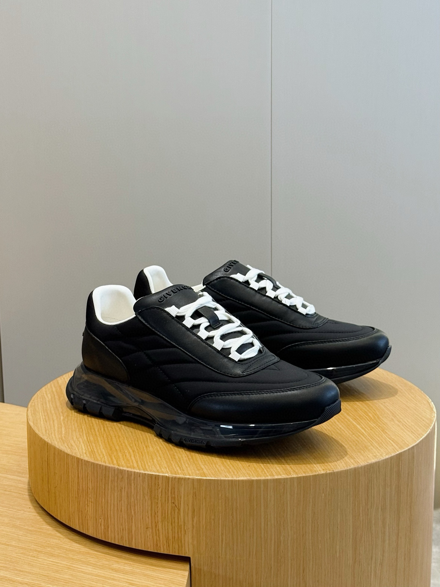 Givenchy Basic Shoes L-s