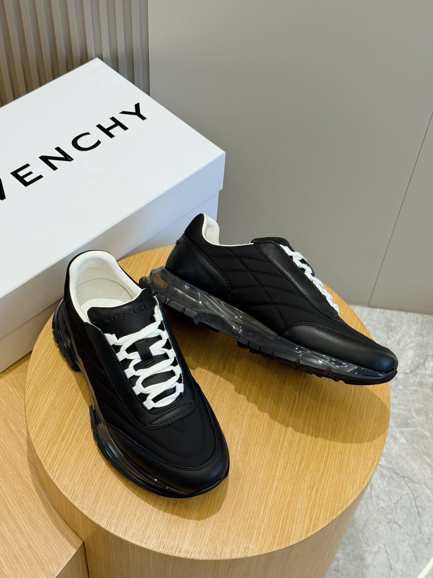 Givenchy Basic Shoes L-s