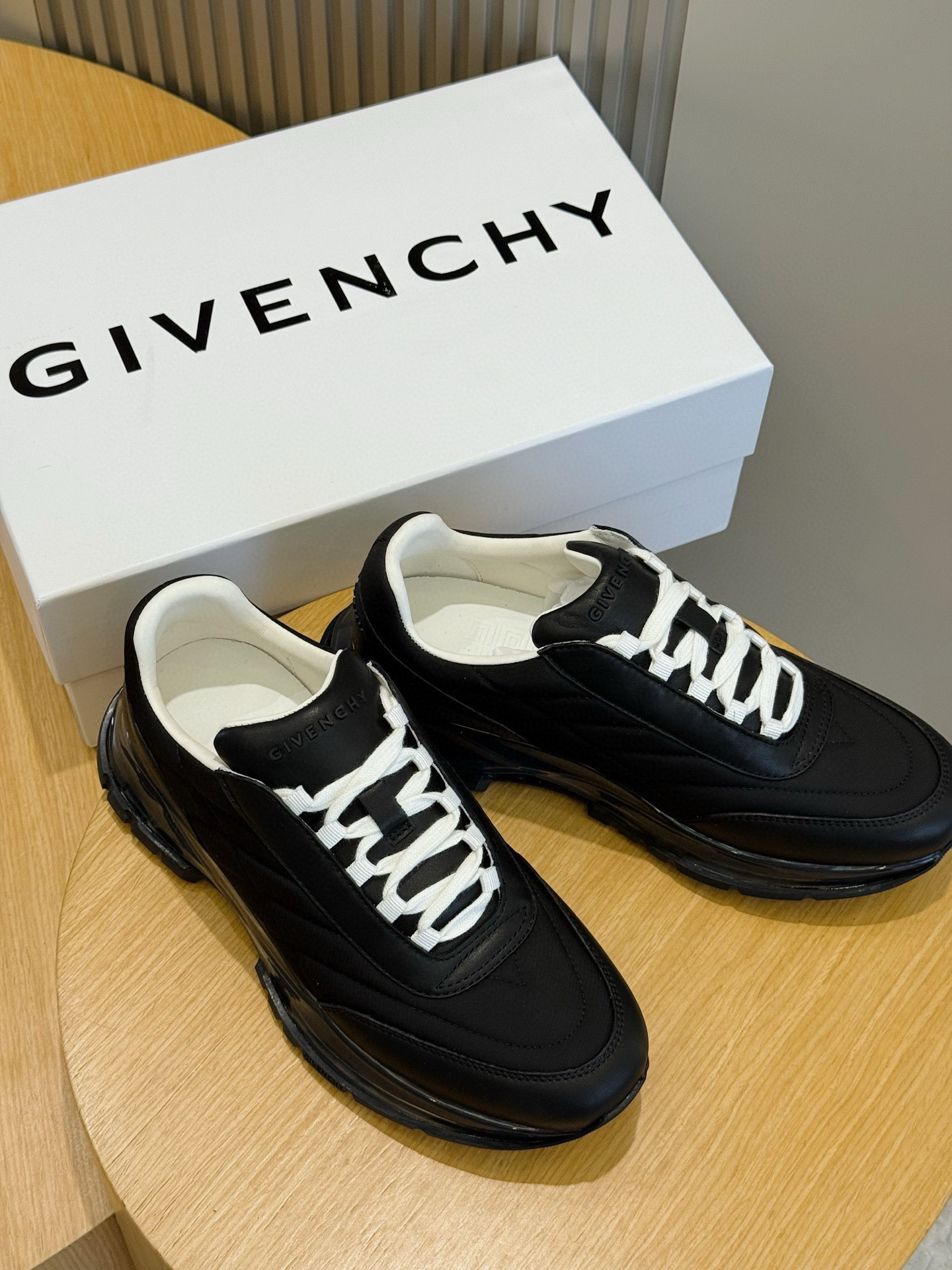 Givenchy Basic Shoes L-s